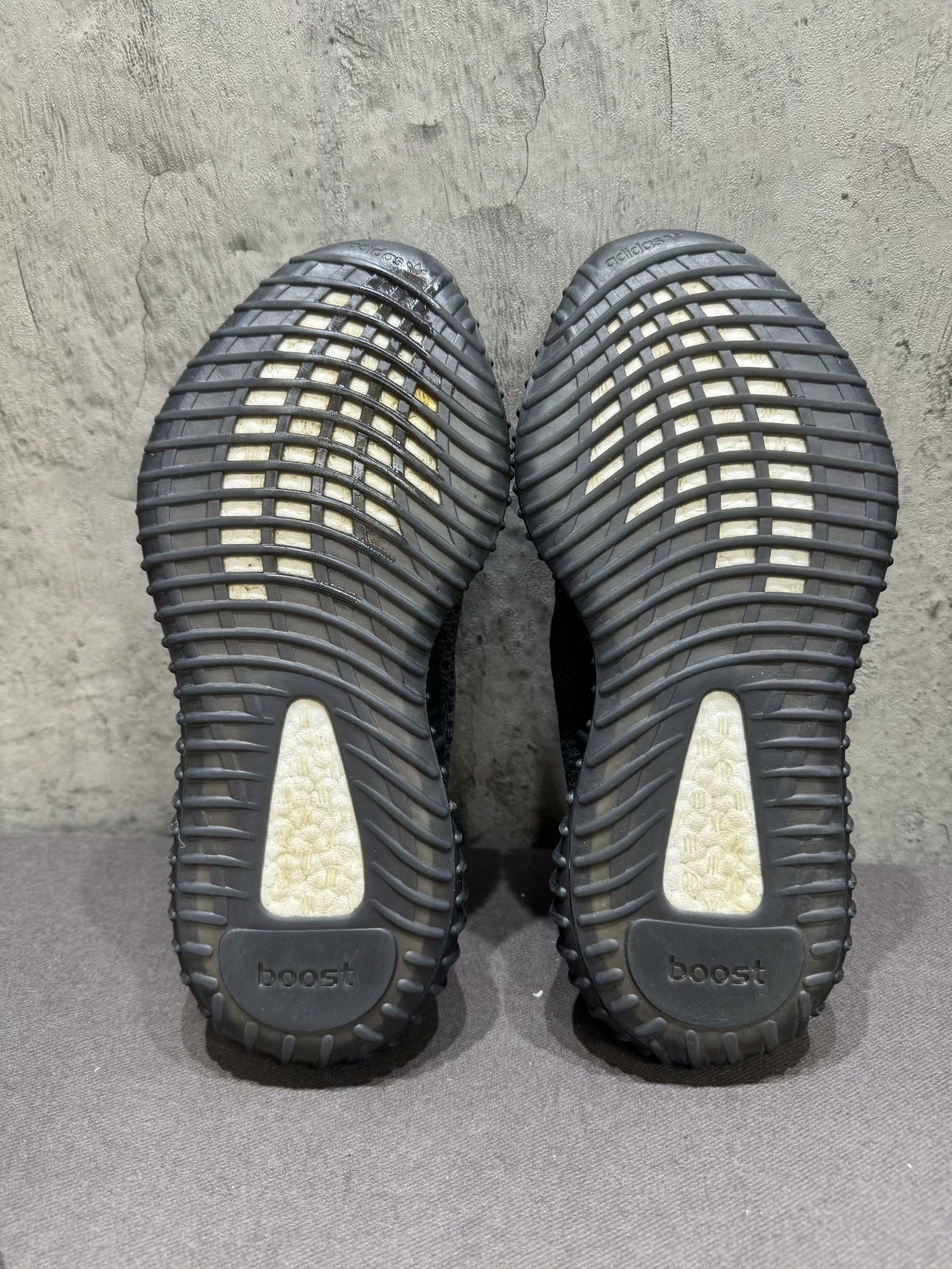 Adidas Adidas YEEZY350 Black Lowtop Sneakers 40 Men Size US 7.5 / EU 40-41 - 8 Thumbnail