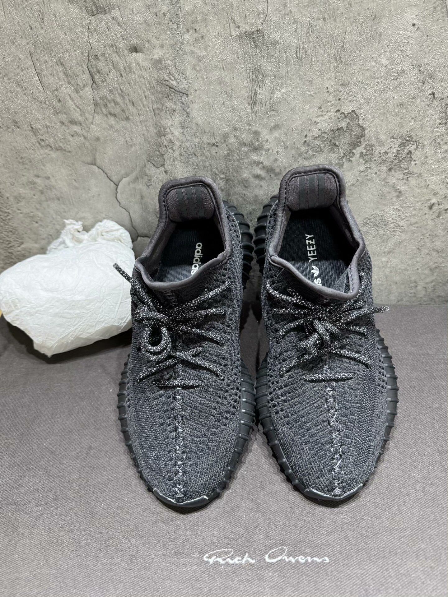 Adidas Adidas YEEZY350 Black Lowtop Sneakers 40 Men Size US 7.5 / EU 40-41 - 9 Thumbnail