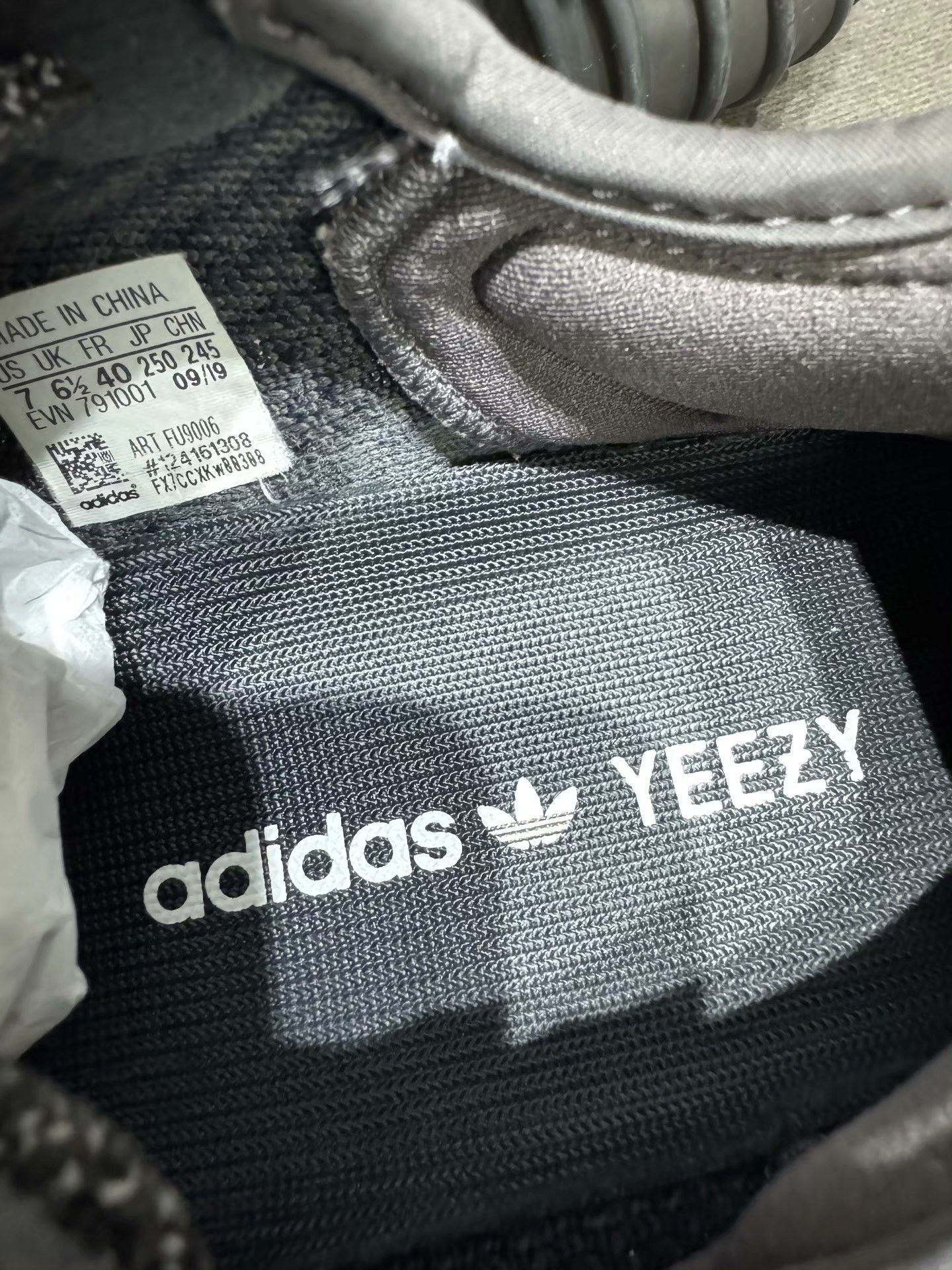 Adidas Adidas YEEZY350 Black Lowtop Sneakers 40 Men Size US 7.5 / EU 40-41 - 7 Thumbnail