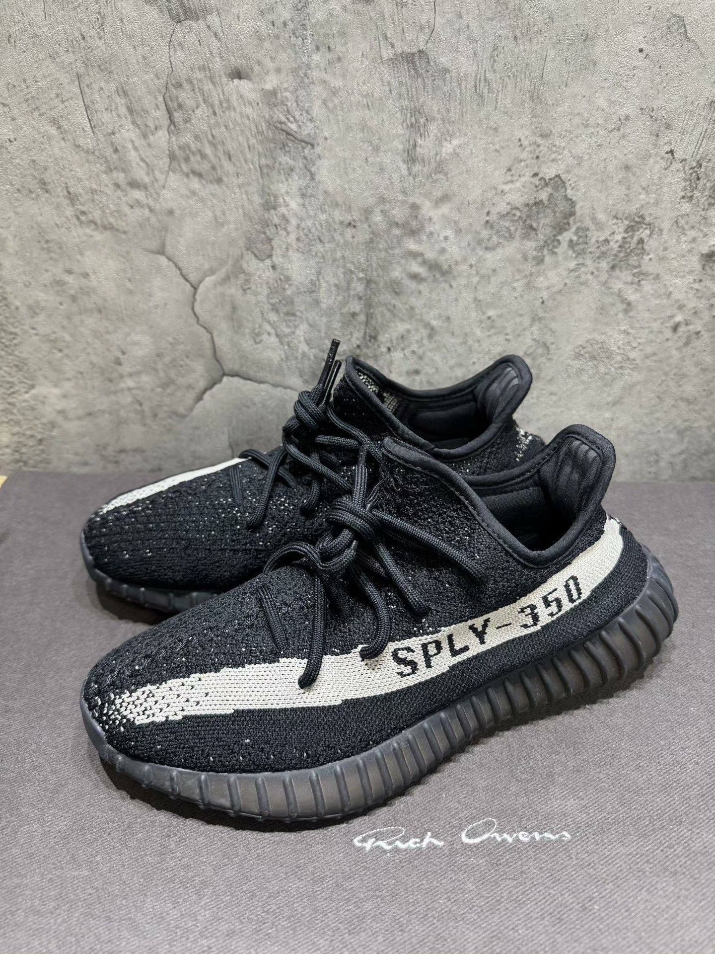 Adidas Adidas YEEZY3 Black Lowtop Sneakers 42 Men Size US 9 / EU 42 - 2 Thumbnail