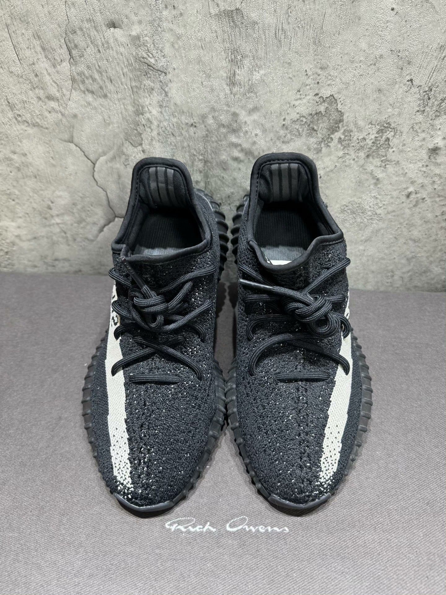 Adidas Adidas YEEZY3 Black Lowtop Sneakers 42 Men Size US 9 / EU 42 - 3 Thumbnail