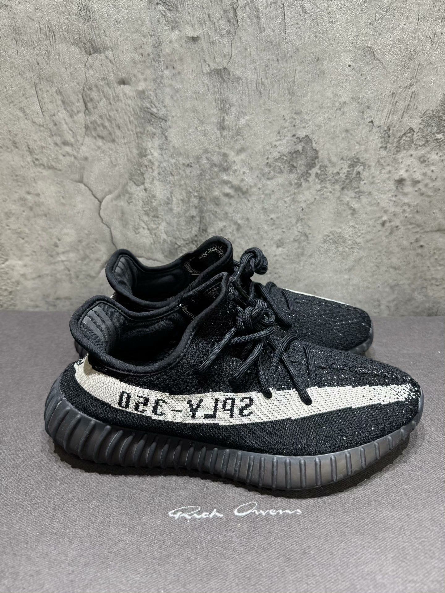 Adidas Adidas YEEZY3 Black Lowtop Sneakers 42 Men Size US 9 / EU 42 - 8 Thumbnail