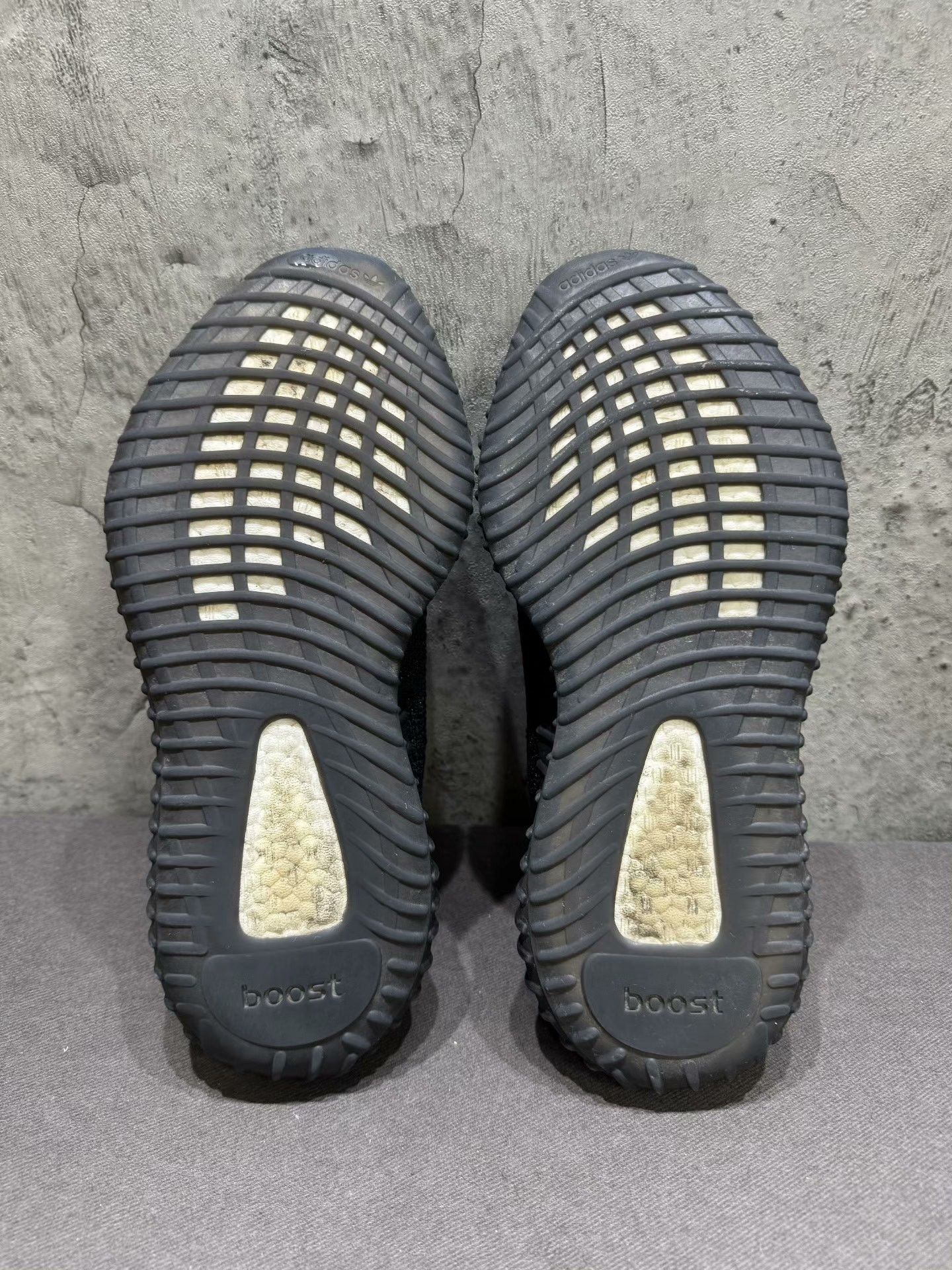 Adidas Adidas YEEZY3 Black Lowtop Sneakers 42 Men Size US 9 / EU 42 - 6 Thumbnail