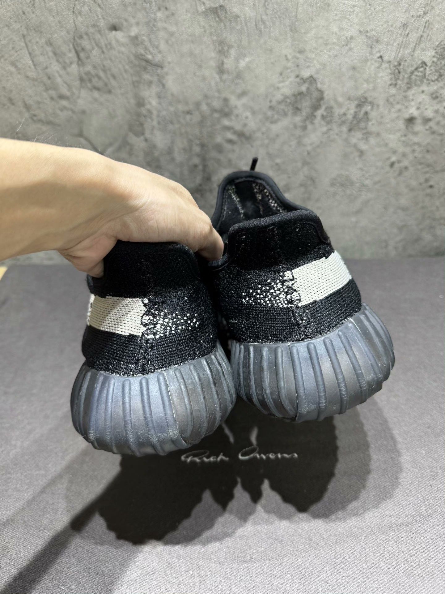 Adidas Adidas YEEZY3 Black Lowtop Sneakers 42 Men Size US 9 / EU 42 - 7 Thumbnail