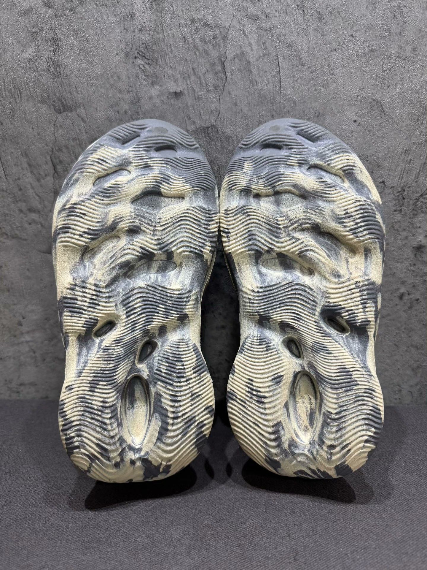 Yeezy Yeezy Running Gray Hoodie 42 Men Size US M / EU 48-50 / 2 - 5 Thumbnail