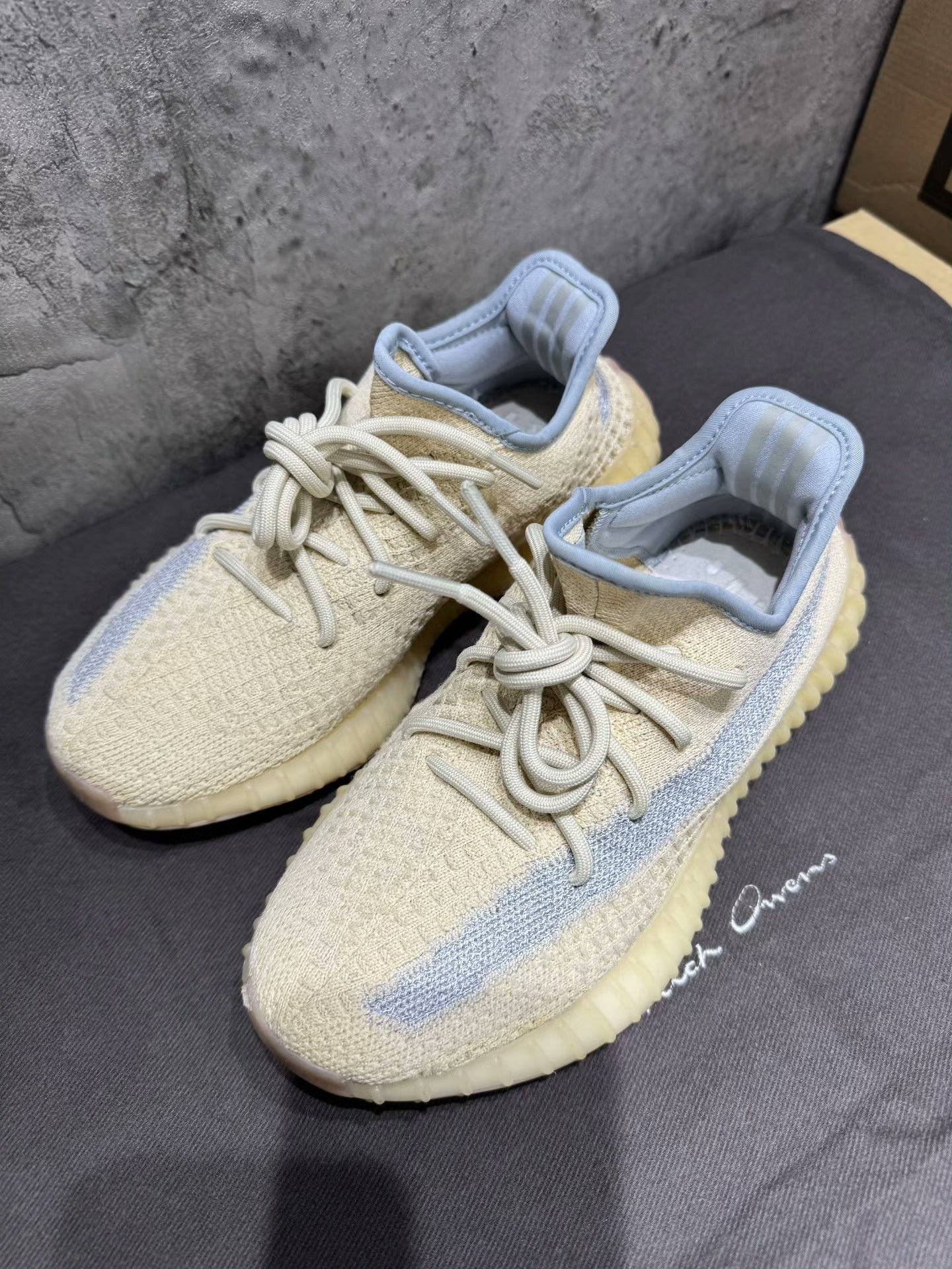 Adidas Adidas YEEZY350 Beige Lowtop Sneakers 37 Men Size US 5 / EU 37 - 2 Thumbnail