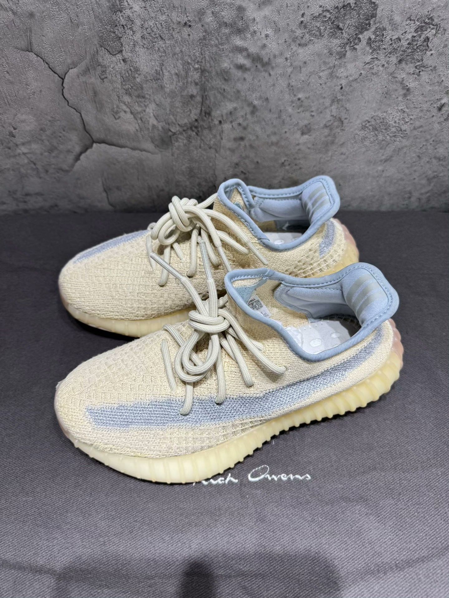 Adidas Adidas YEEZY350 Beige Lowtop Sneakers 37 Men Size US 5 / EU 37 - 4 Thumbnail