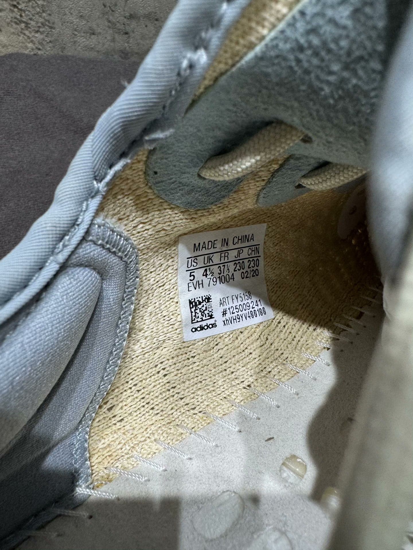 Adidas Adidas YEEZY350 Beige Lowtop Sneakers 37 Men Size US 5 / EU 37 - 9 Thumbnail