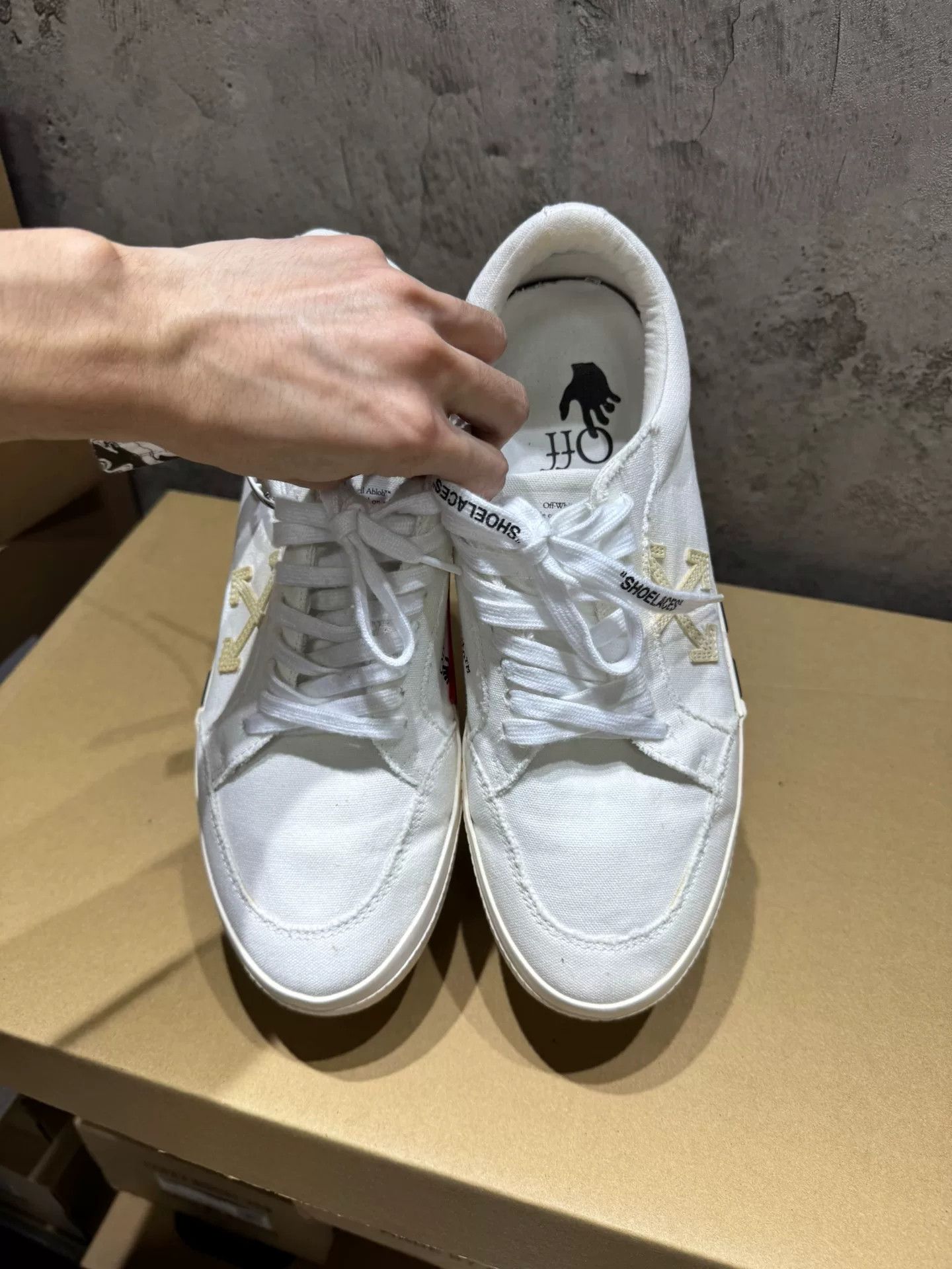 Off-White Off-White White Lowtop Sneakers 44 Men Size US 10.5 / EU 43-44 - 2 Thumbnail