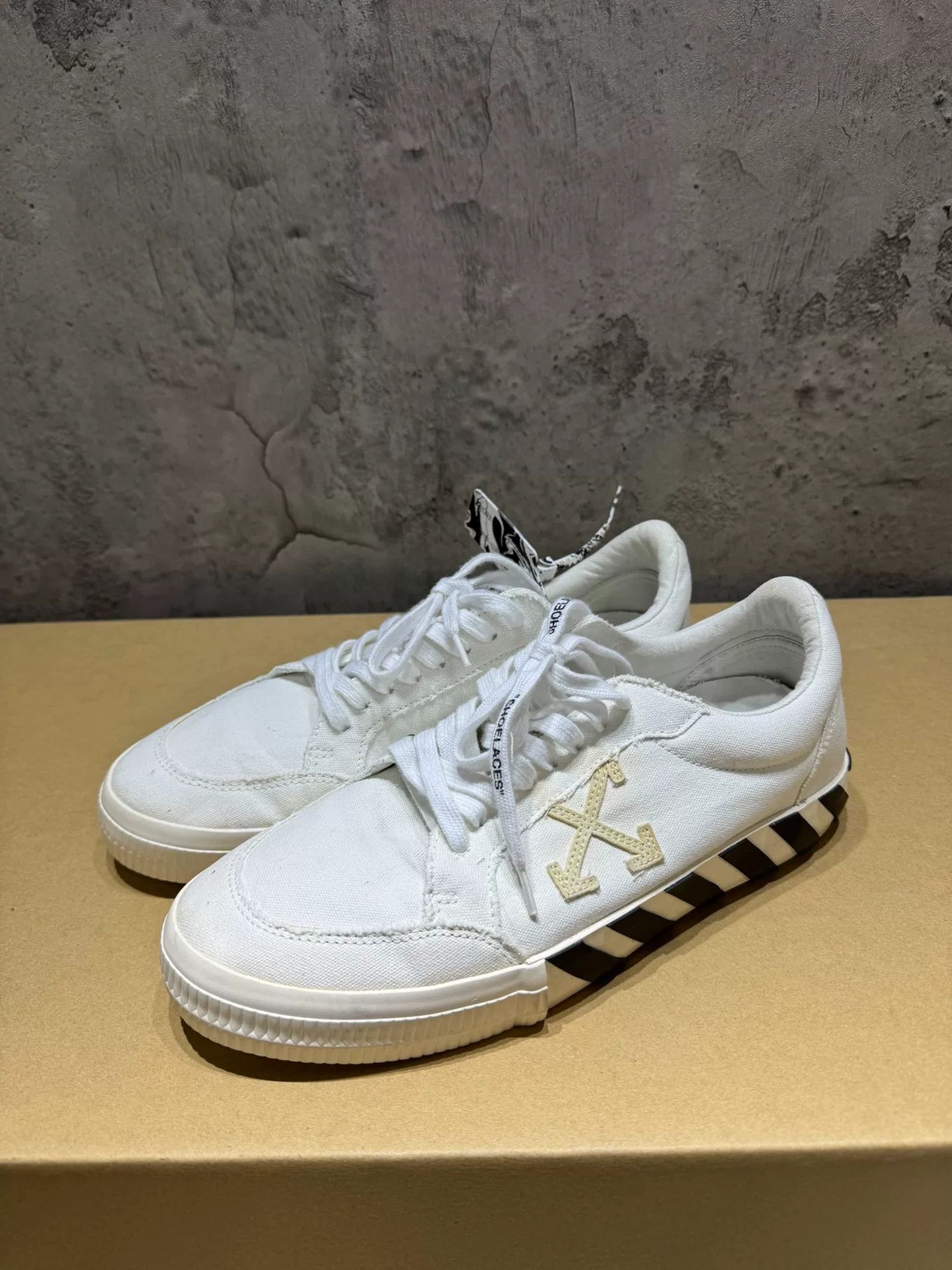 Off-White Off-White White Lowtop Sneakers 44 Men Size US 10.5 / EU 43-44 - 3 Thumbnail