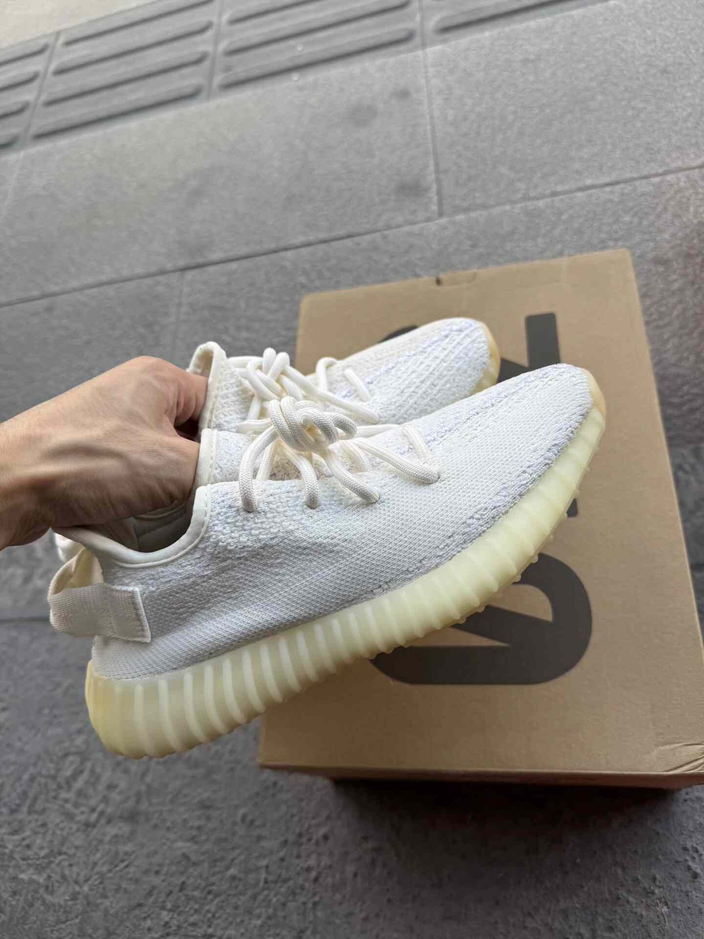 Adidas Adidas YEEZY350 White Lowtop Sneakers 36 Men Size US 5 / EU 37 - 2 Thumbnail