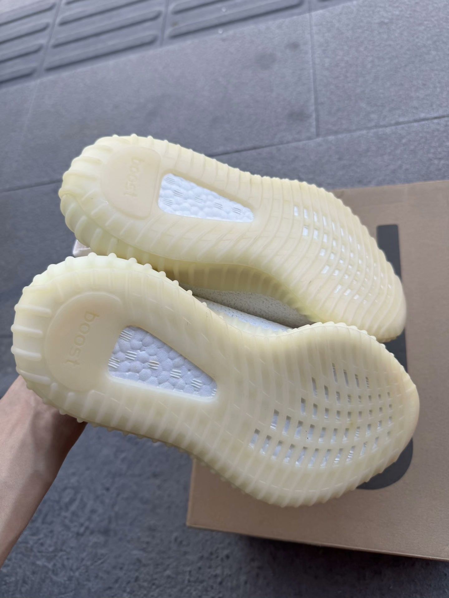 Adidas Adidas YEEZY350 White Lowtop Sneakers 36 Men Size US 5 / EU 37 - 3 Thumbnail