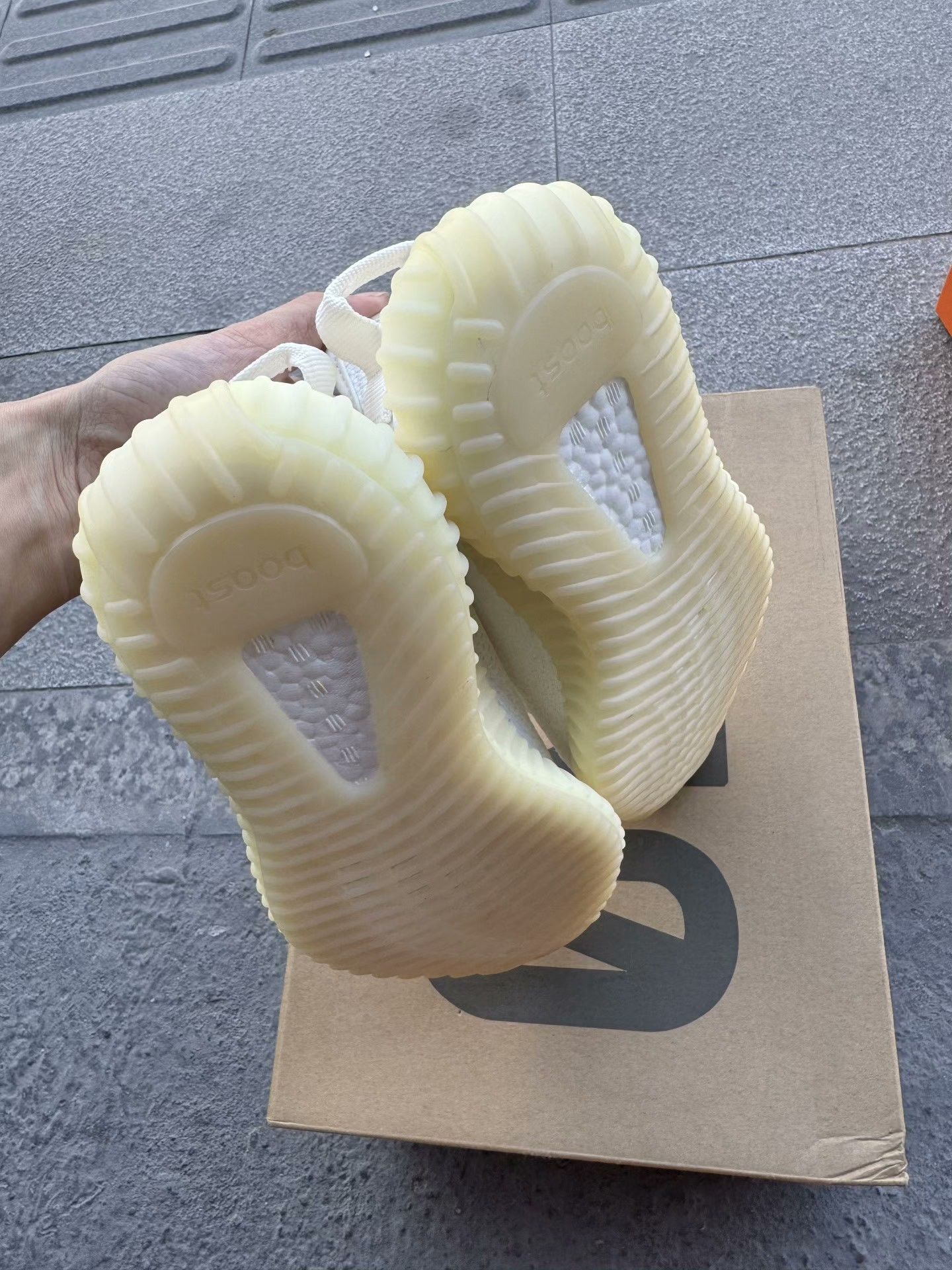 Adidas Adidas YEEZY350 White Lowtop Sneakers 36 Men Size US 5 / EU 37 - 6 Thumbnail