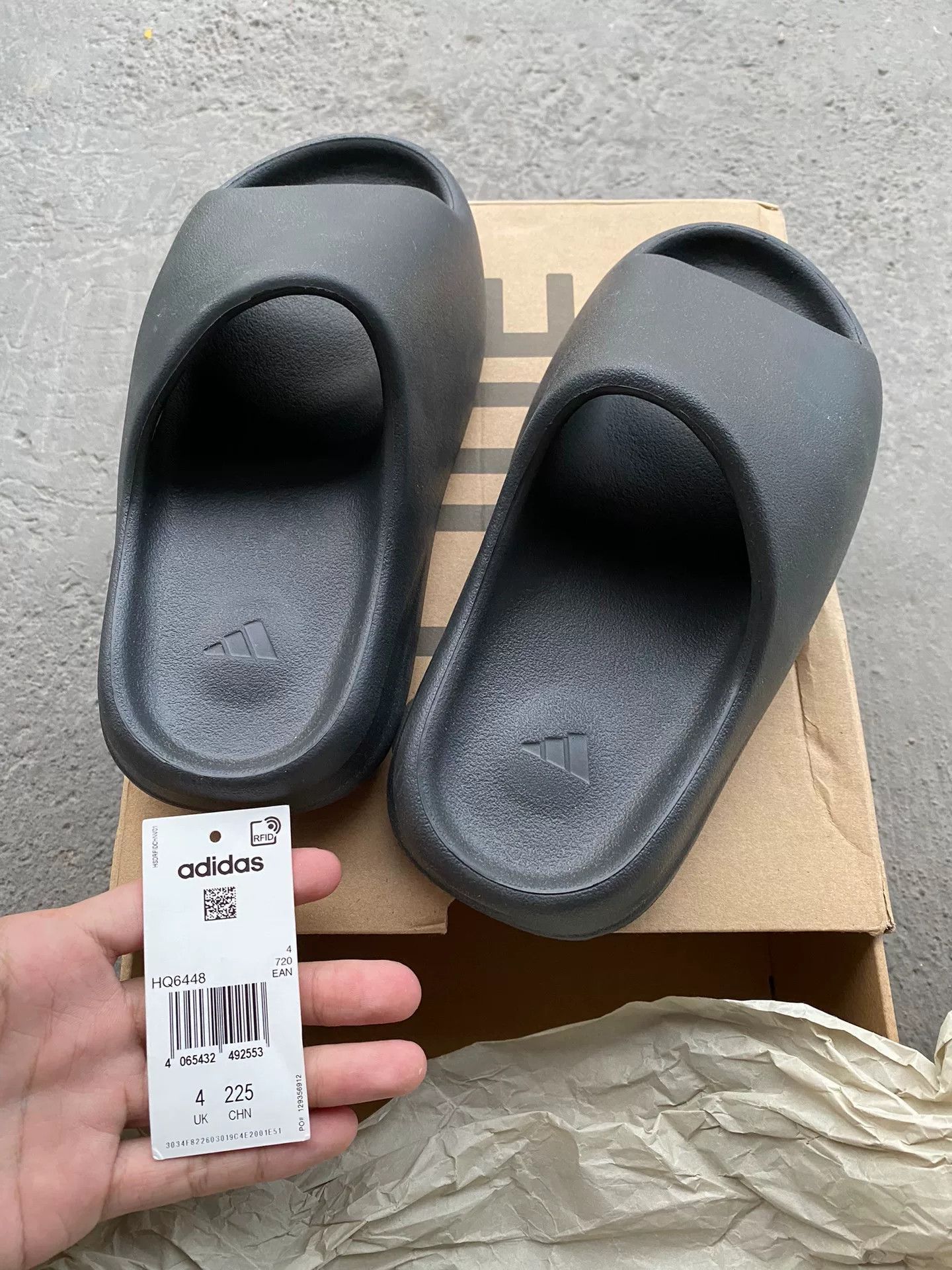 Yeezy Yeezy Black Lowtop Sneakers 37 Men Size US 5 / EU 37 - 6 Thumbnail