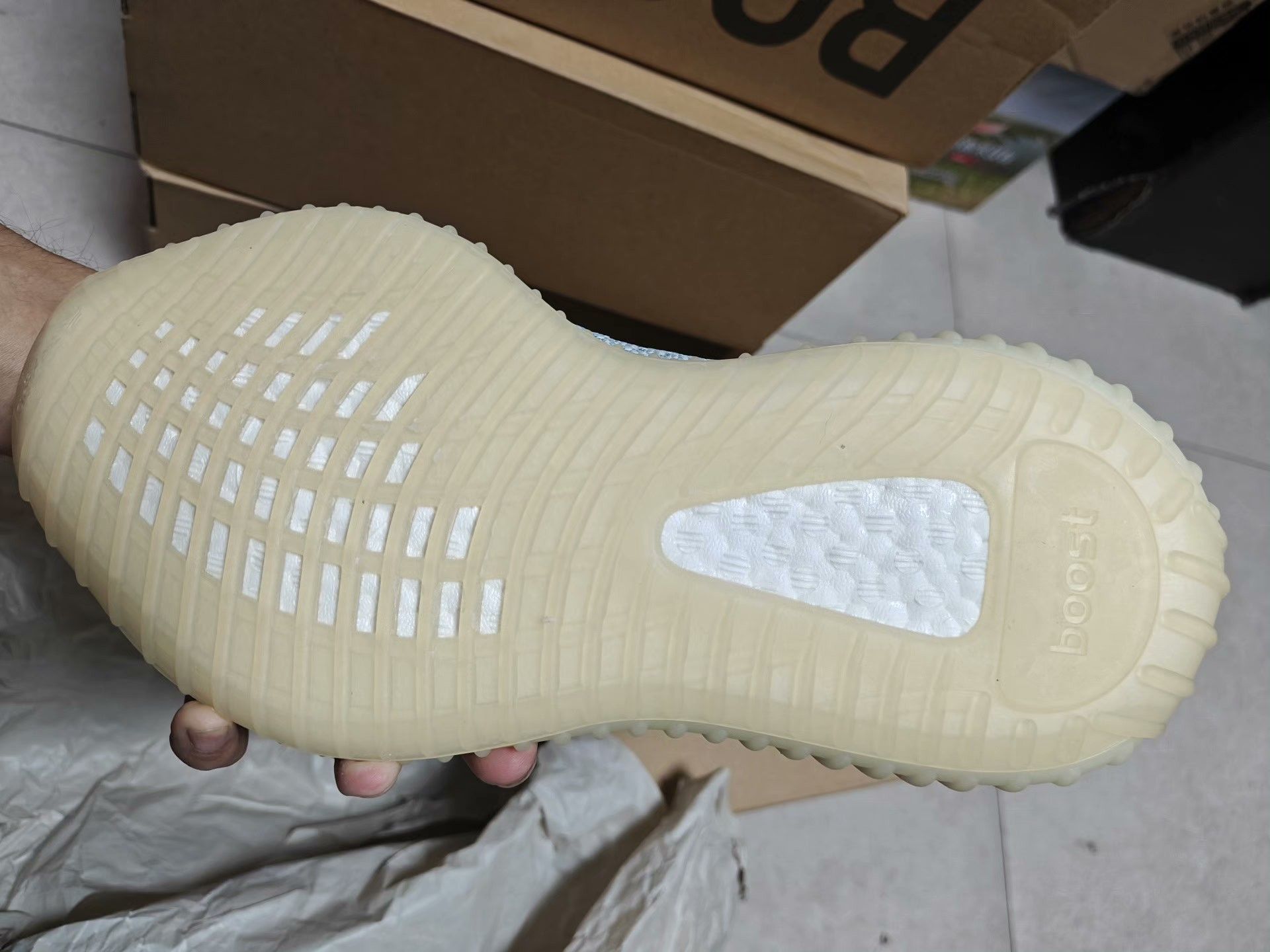 Adidas Adidas YEEZY350 White Lowtop Sneakers 39 Men Size US 6.5 / EU 39-40 - 7 Thumbnail