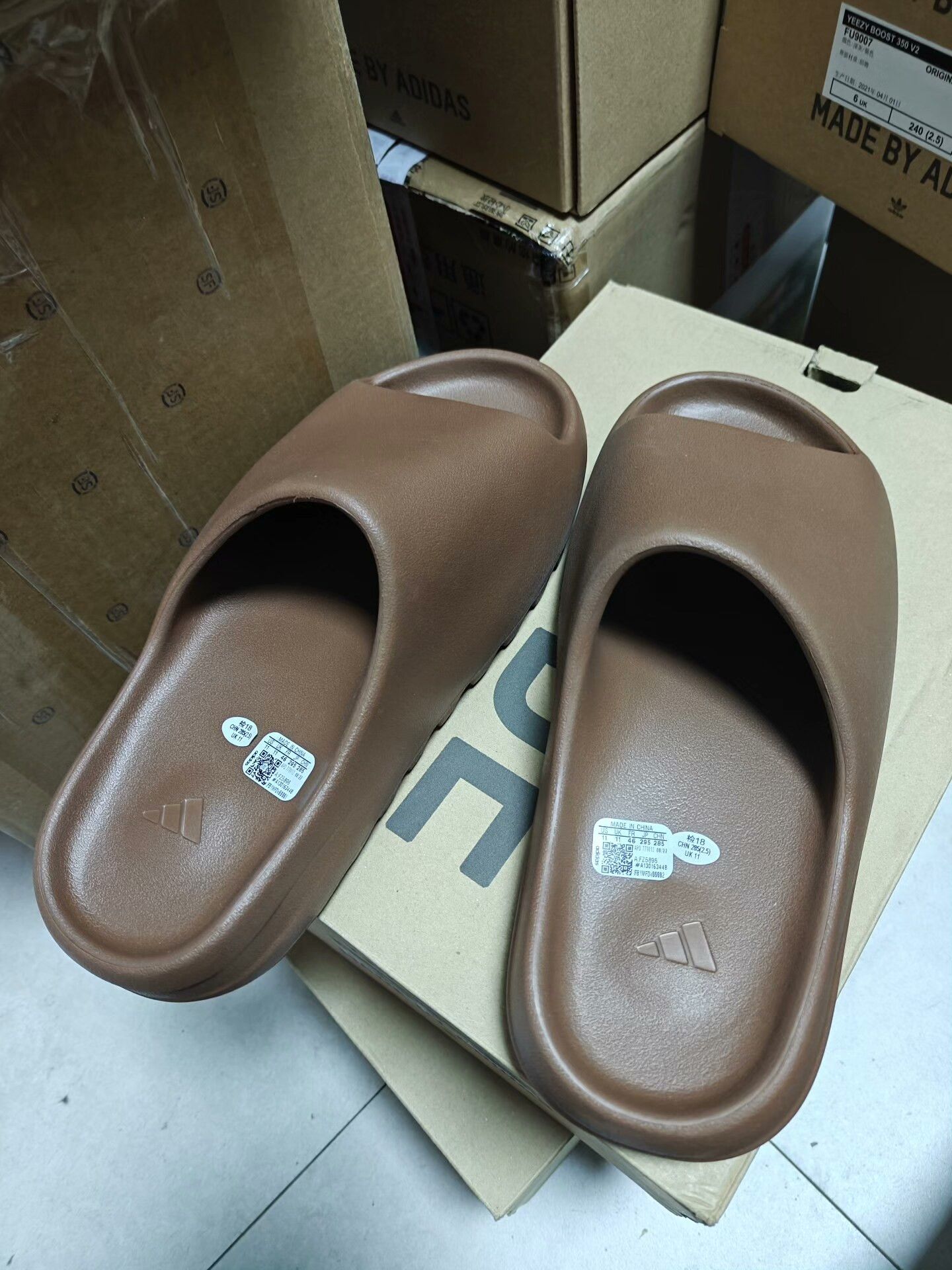 Yeezy Yeezy Linen Brown Lowtop Sneakers 11 Men Size US 11 / EU 44 - 7 Thumbnail
