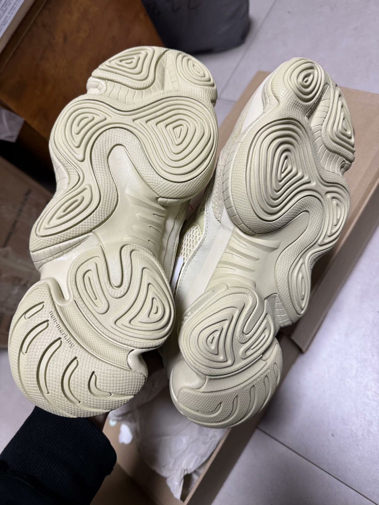 Yeezy Yeezy Yellow Lowtop Sneakers 42 Men Size US 9 / EU 42 - 6 Thumbnail