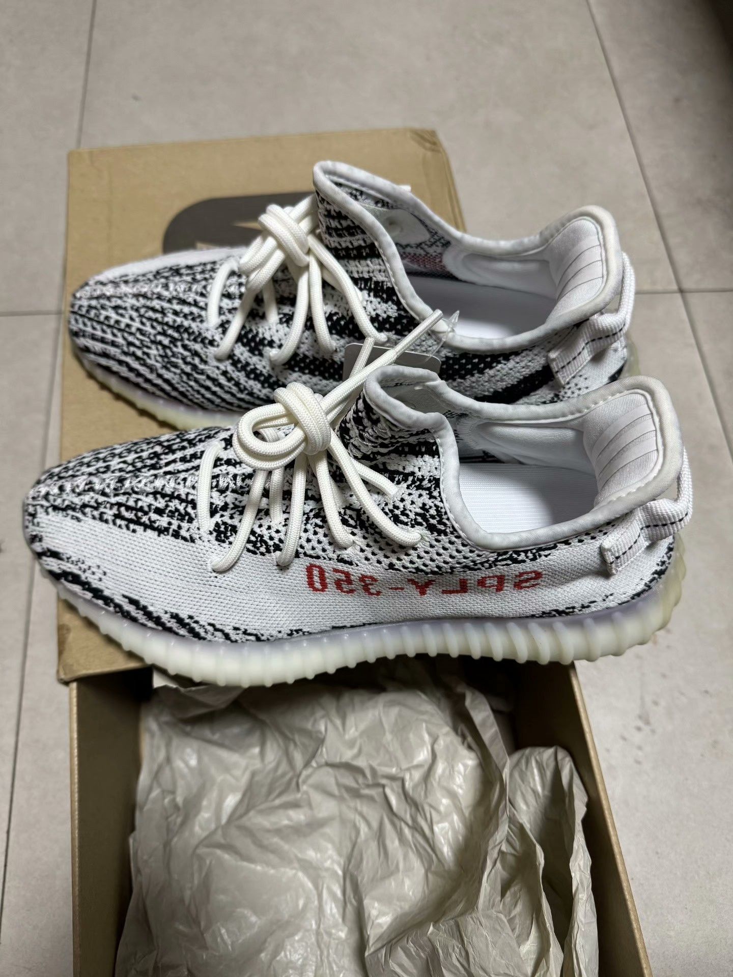 Adidas Adidas YEEZY350 White Lowtop Sneakers 41 Men Size US 8.5 / EU 41-42 - 8 Thumbnail