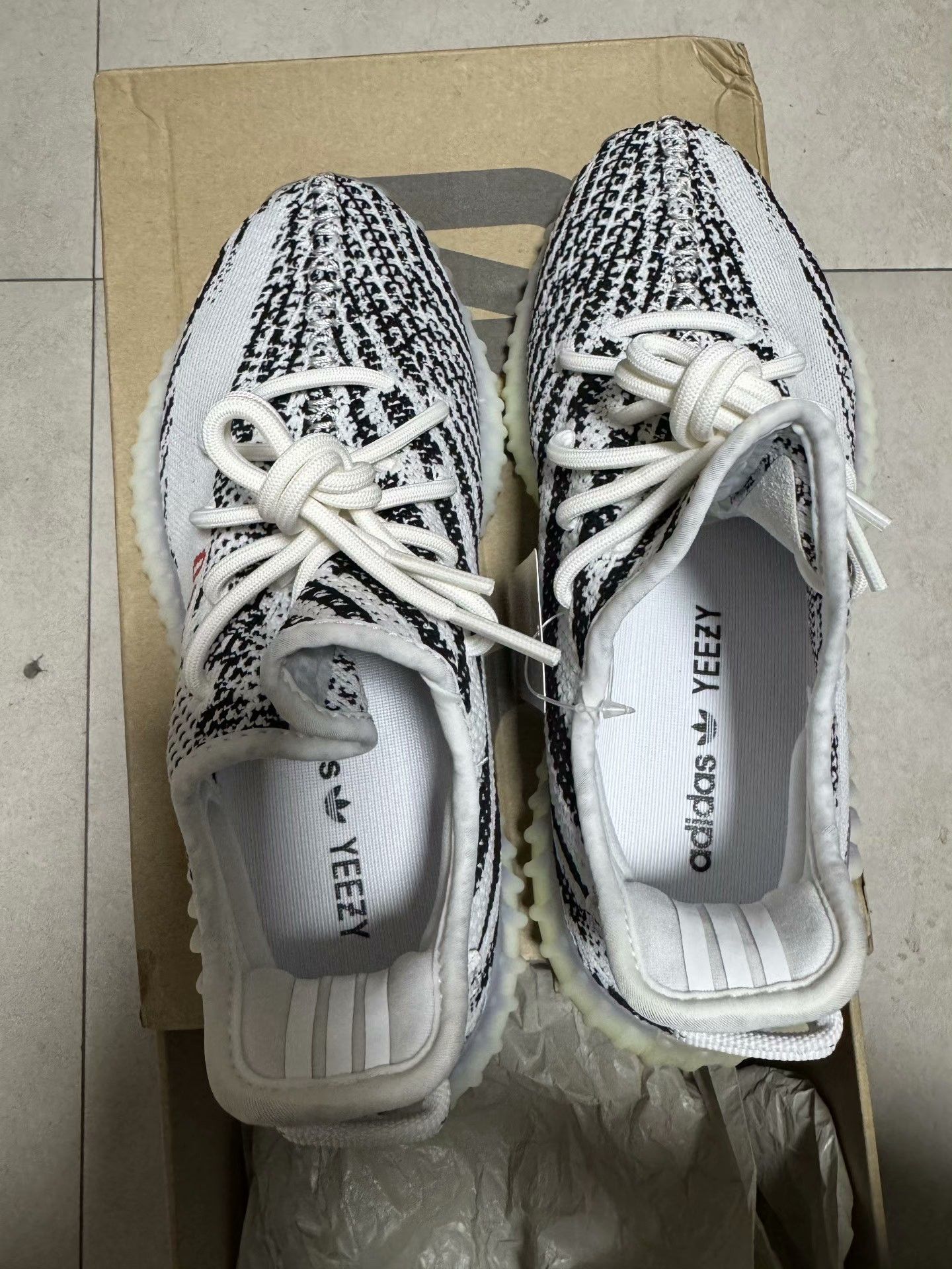 Adidas Adidas YEEZY350 White Lowtop Sneakers 41 Men Size US 8.5 / EU 41-42 - 7 Thumbnail