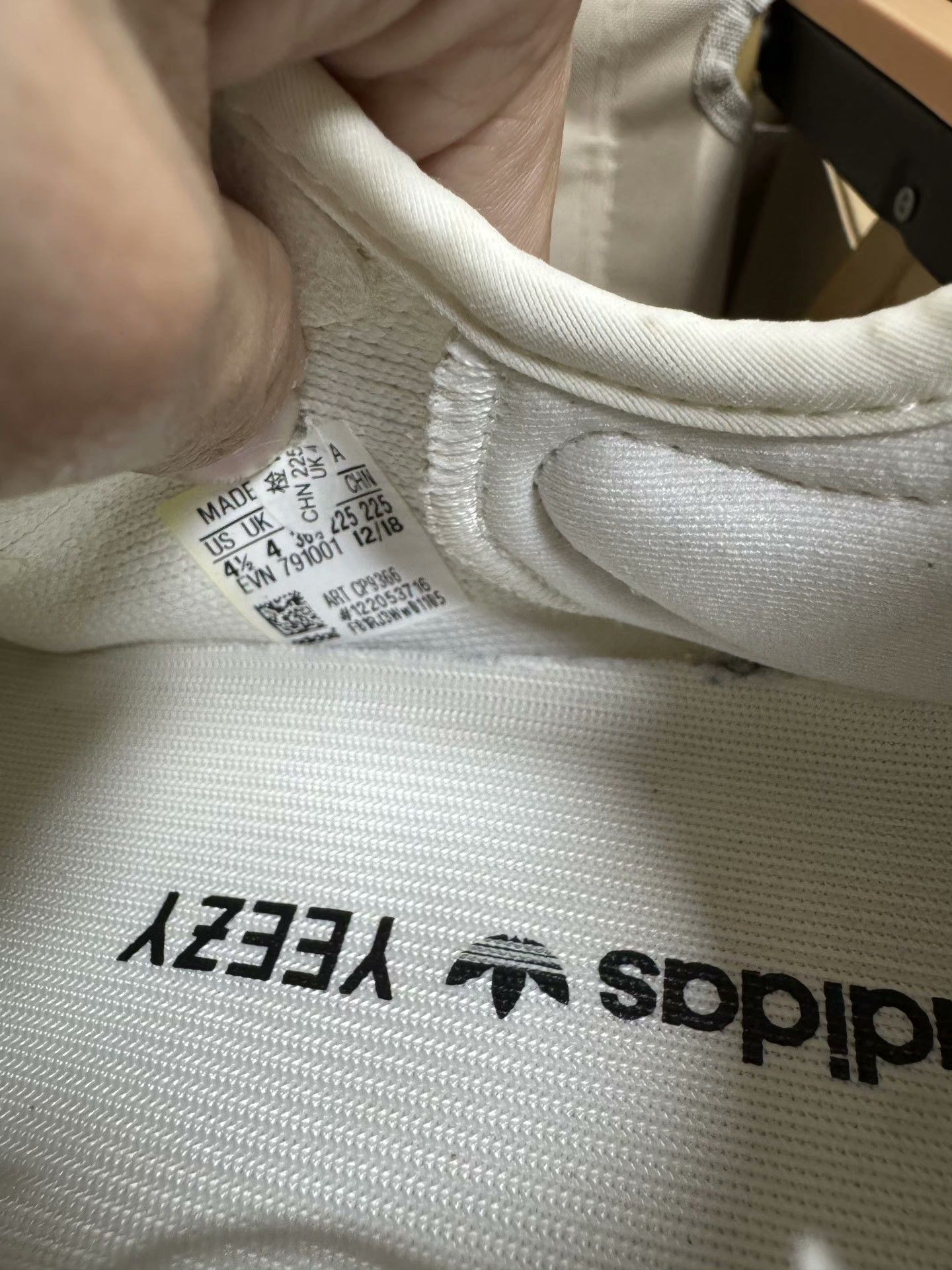 Adidas Adidas YEEZY350 White Lowtop Sneakers 36 Men Size US 5 / EU 37 - 8 Thumbnail