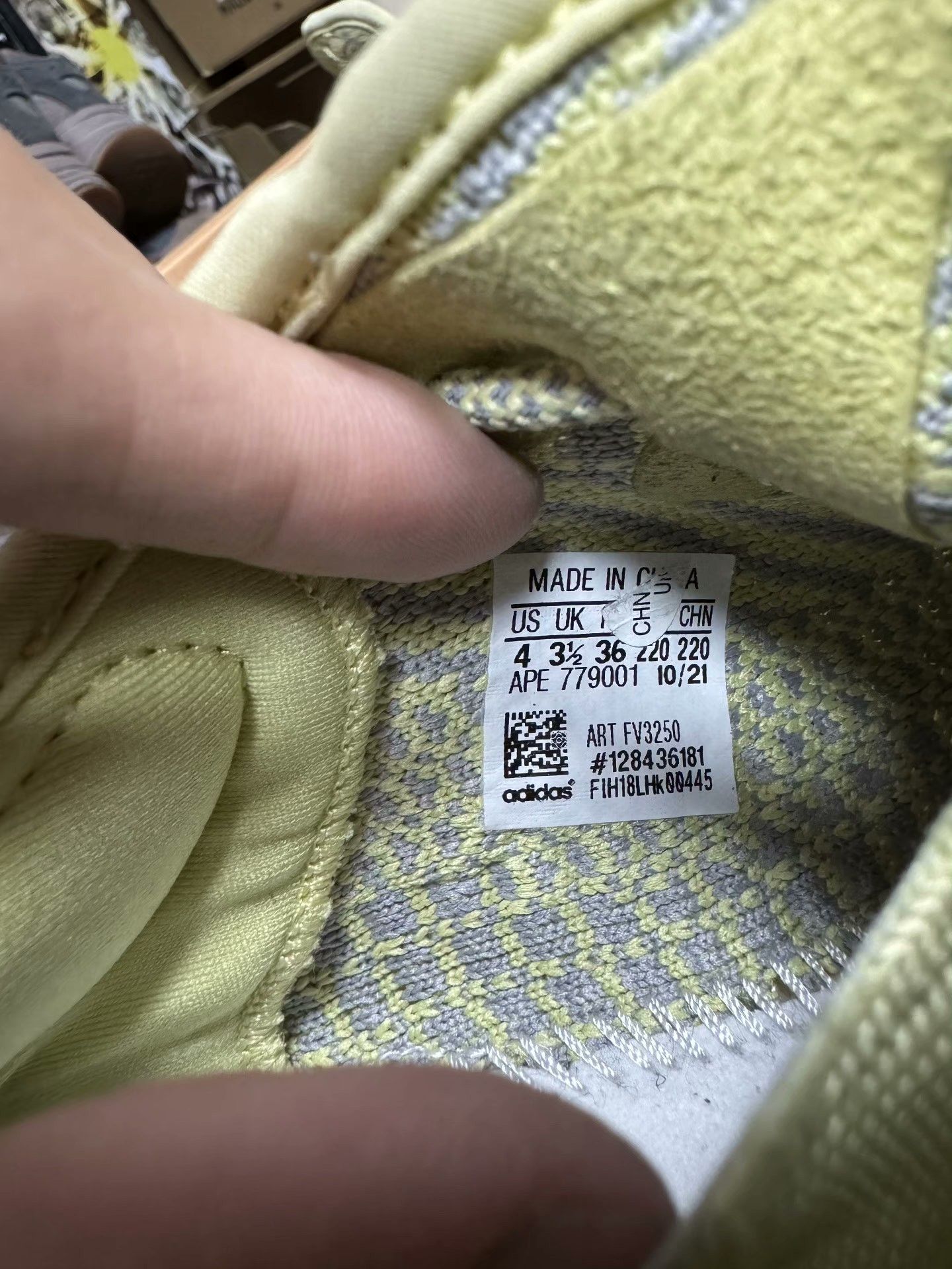 Yeezy Yeezy Yellow Lowtop Sneakers 36 Men Size US 5 / EU 37 - 7 Thumbnail