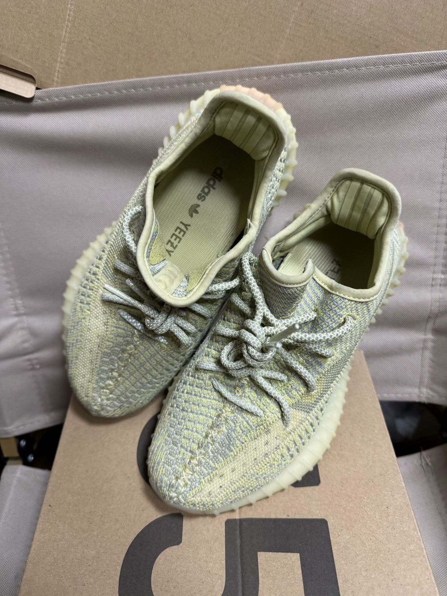 Yeezy Yeezy Yellow Lowtop Sneakers 36 Men Size US 5 / EU 37 - 2 Thumbnail