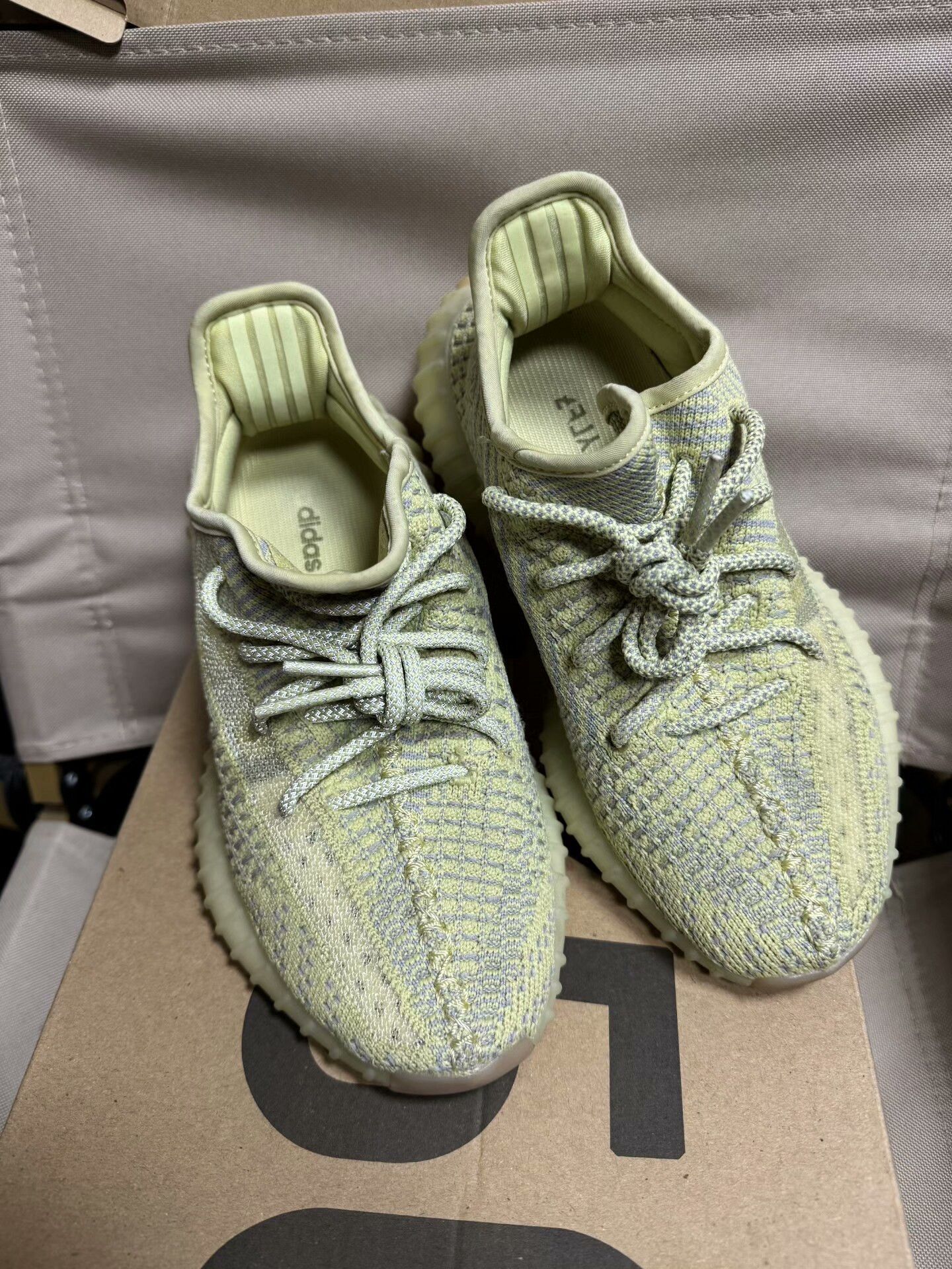 Yeezy Yeezy Yellow Lowtop Sneakers 36 Men Size US 5 / EU 37 - 3 Thumbnail