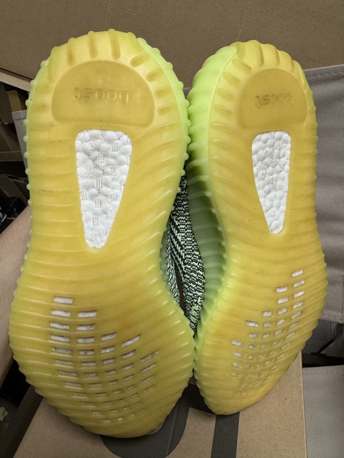 Adidas Adidas YEEZY350 Green Lowtop Sneakers 40 Men Size US 7.5 / EU 40-41 - 8 Thumbnail