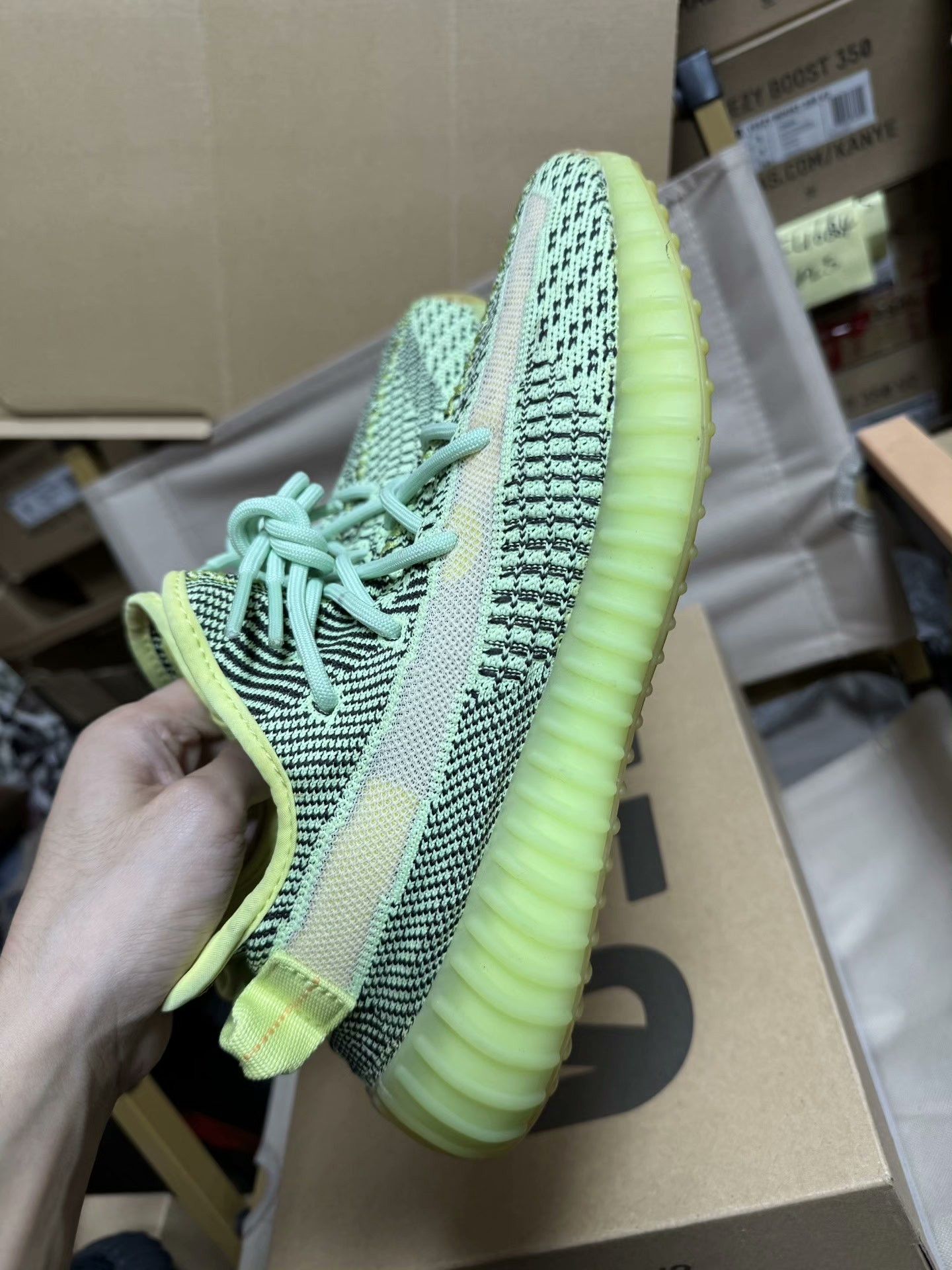 Adidas Adidas YEEZY350 Green Lowtop Sneakers 40 Men Size US 7.5 / EU 40-41 - 9 Thumbnail
