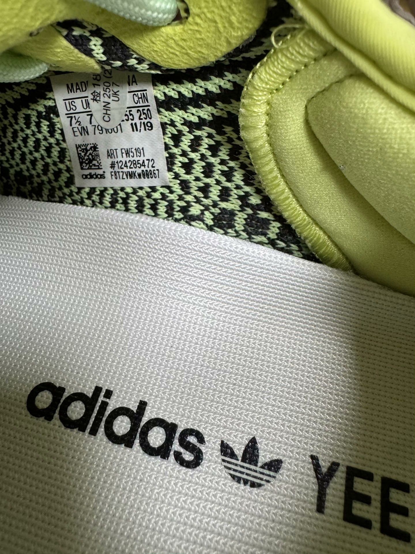 Adidas Adidas YEEZY350 Green Lowtop Sneakers 40 Men Size US 7.5 / EU 40-41 - 6 Thumbnail
