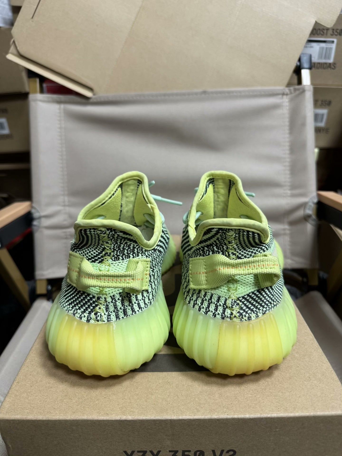 Adidas Adidas YEEZY350 Green Lowtop Sneakers 40 Men Size US 7.5 / EU 40-41 - 5 Thumbnail