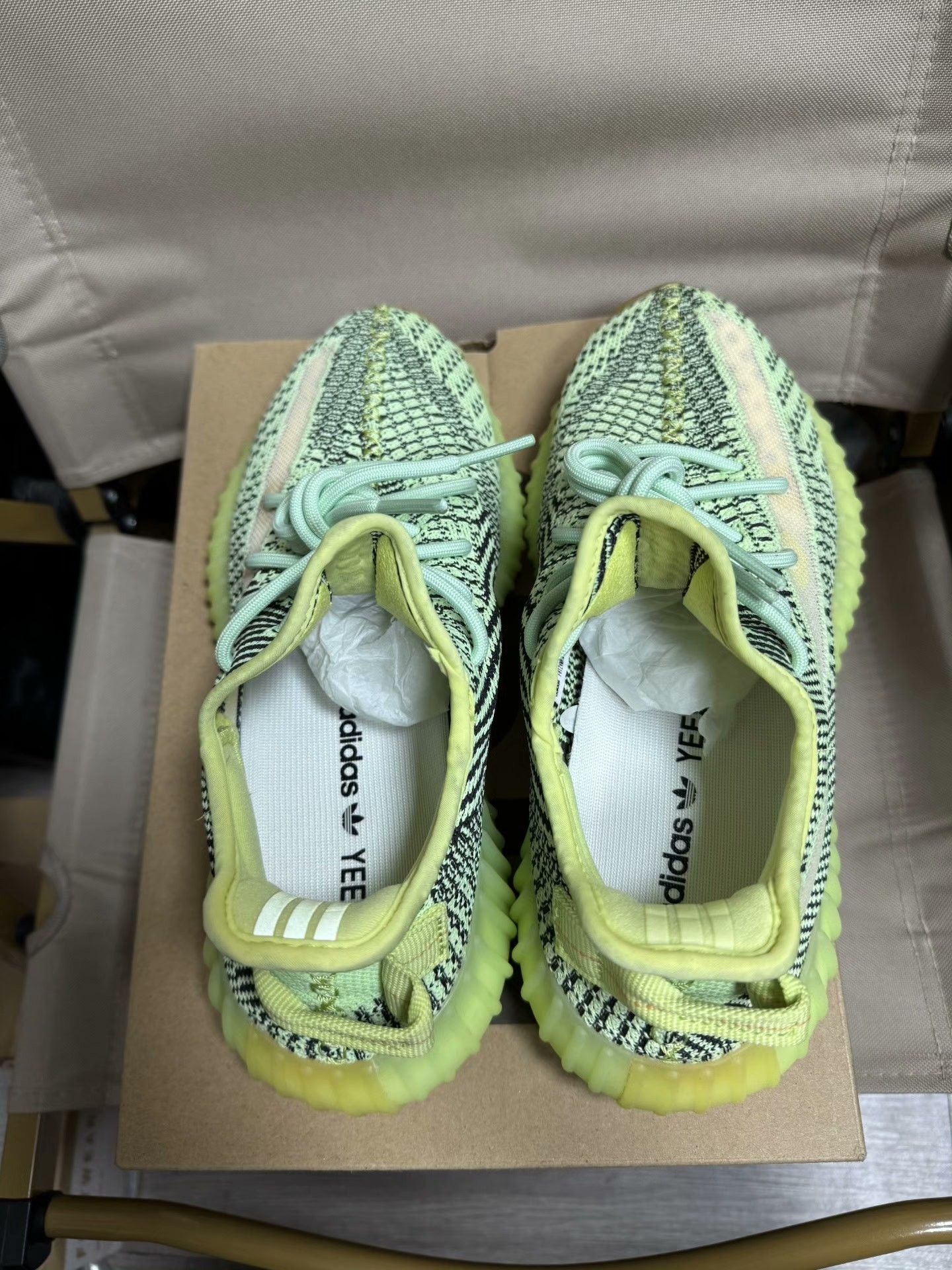 Adidas Adidas YEEZY350 Green Lowtop Sneakers 40 Men Size US 7.5 / EU 40-41 - 4 Thumbnail