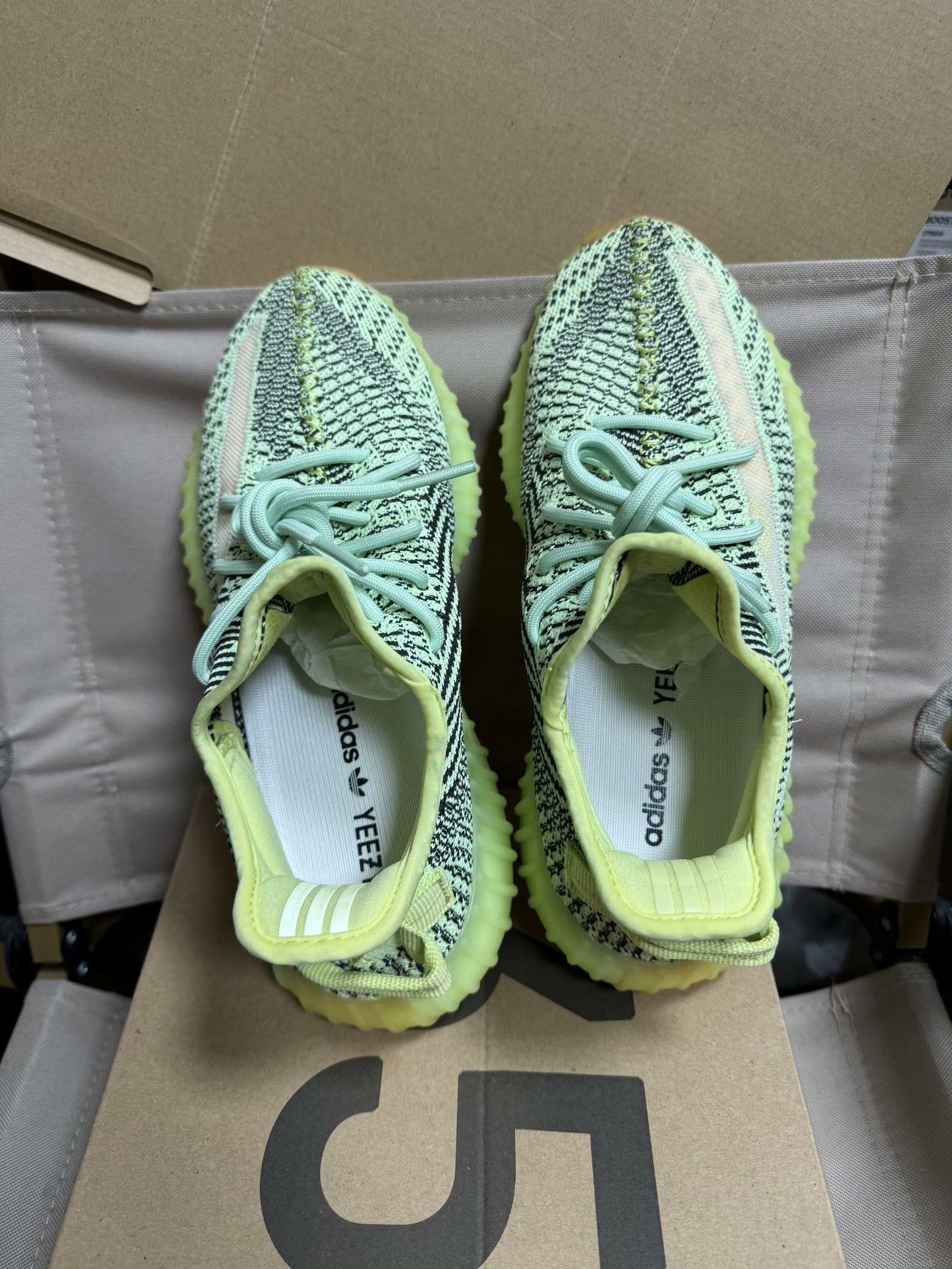 Adidas Adidas YEEZY350 Green Lowtop Sneakers 40 Men Size US 7.5 / EU 40-41 - 3 Thumbnail