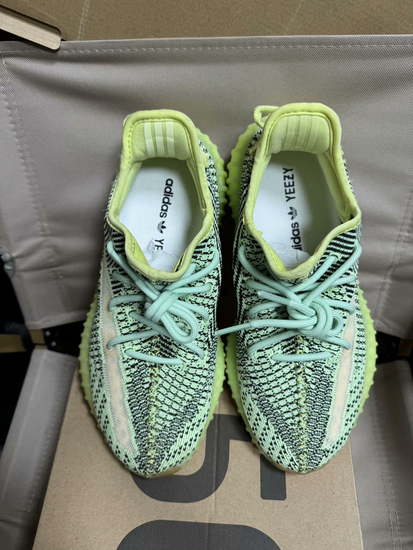 Adidas Adidas YEEZY350 Green Lowtop Sneakers 40 Men Size US 7.5 / EU 40-41 - 2 Thumbnail