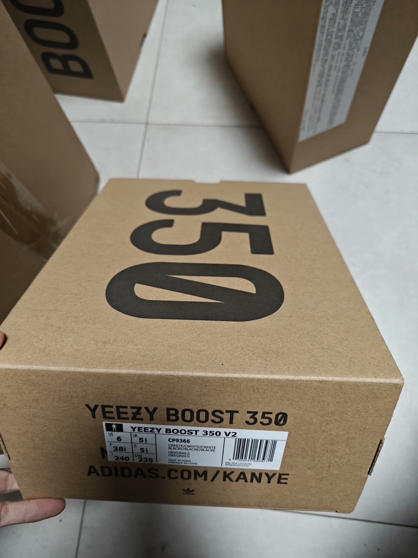 Yeezy Yeezy White Lowtop Sneakers 38 Men Size US 6 / EU 39 - 2 Thumbnail