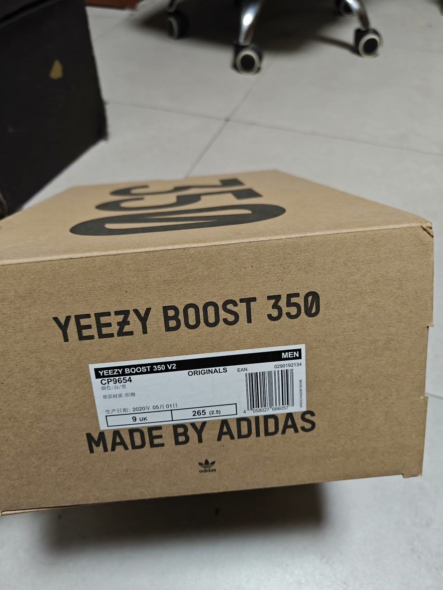 Adidas Adidas YEEZY350 White Lowtop Sneakers 42 Men Size US 9 / EU 42 - 9 Thumbnail