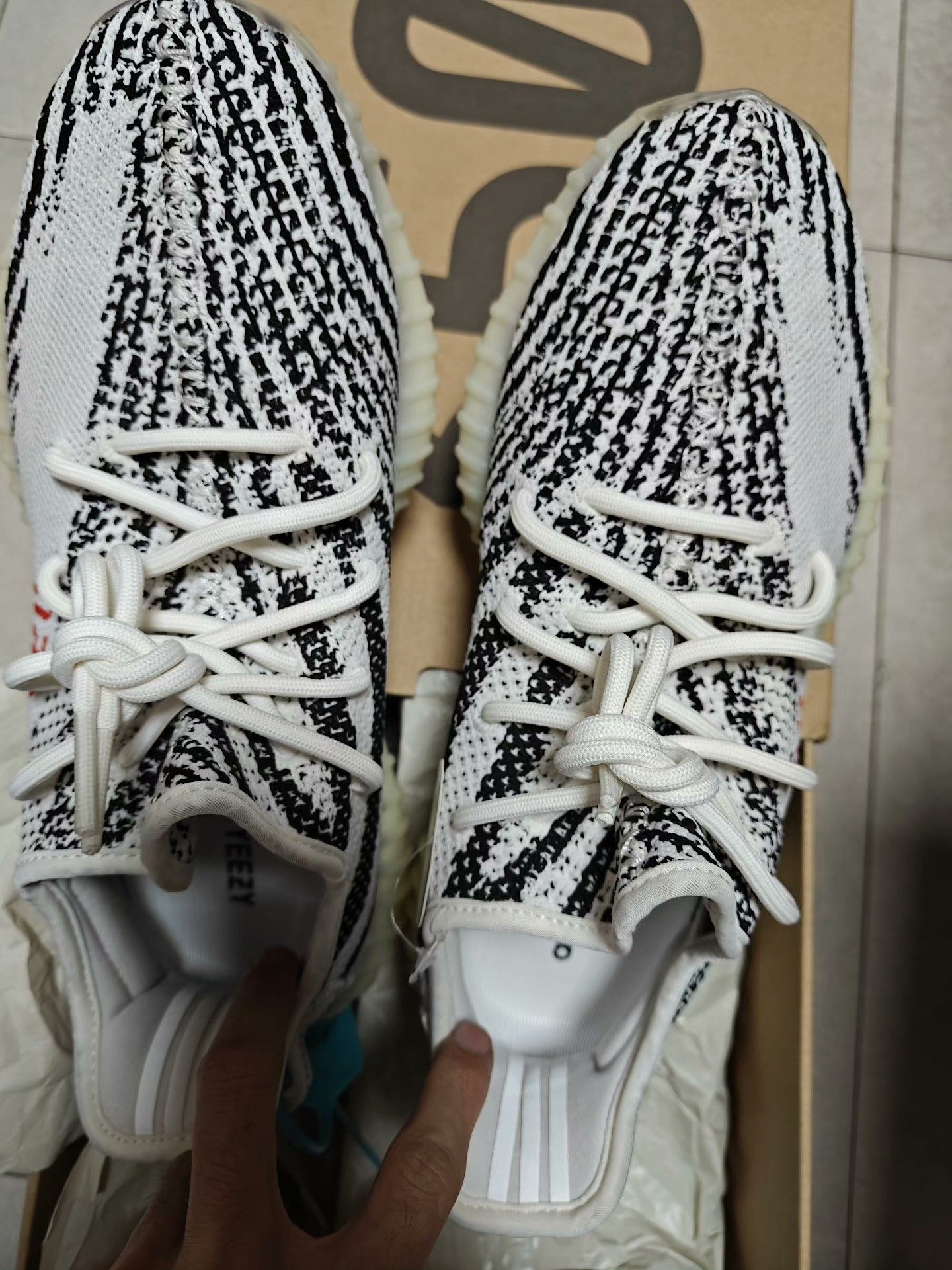 Adidas Adidas YEEZY350 White Lowtop Sneakers 42 Men Size US 9 / EU 42 - 7 Thumbnail