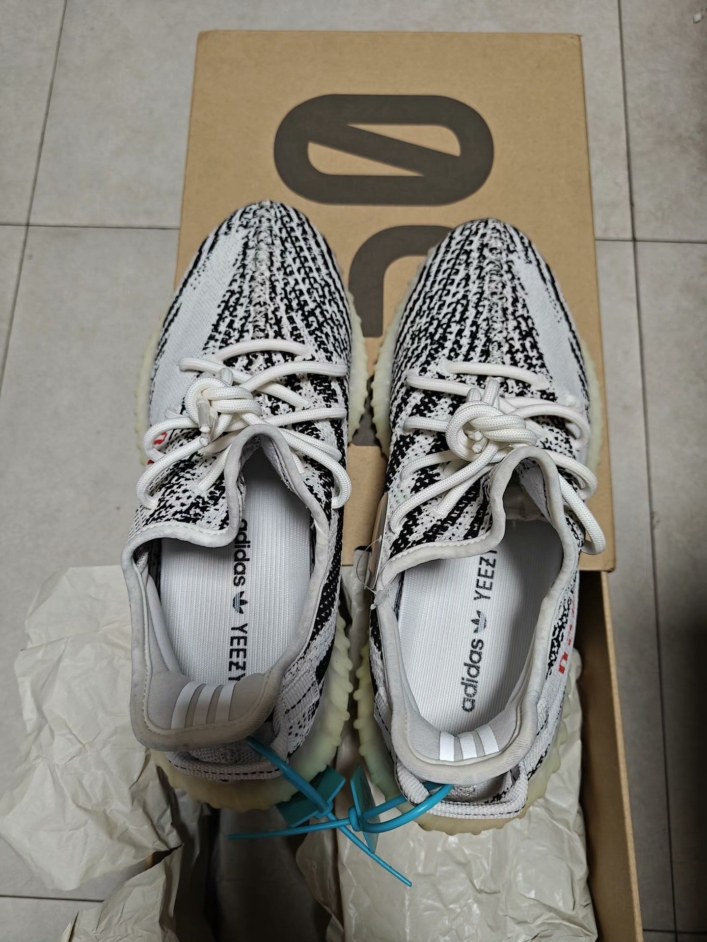 Adidas Adidas YEEZY350 White Lowtop Sneakers 42 Men Size US 9 / EU 42 - 6 Thumbnail