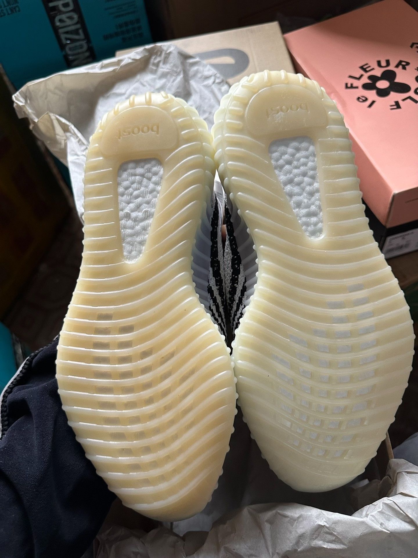 Adidas Adidas YEEZY350 White Lowtop Sneakers 42 Men Size US 9 / EU 42 - 5 Thumbnail