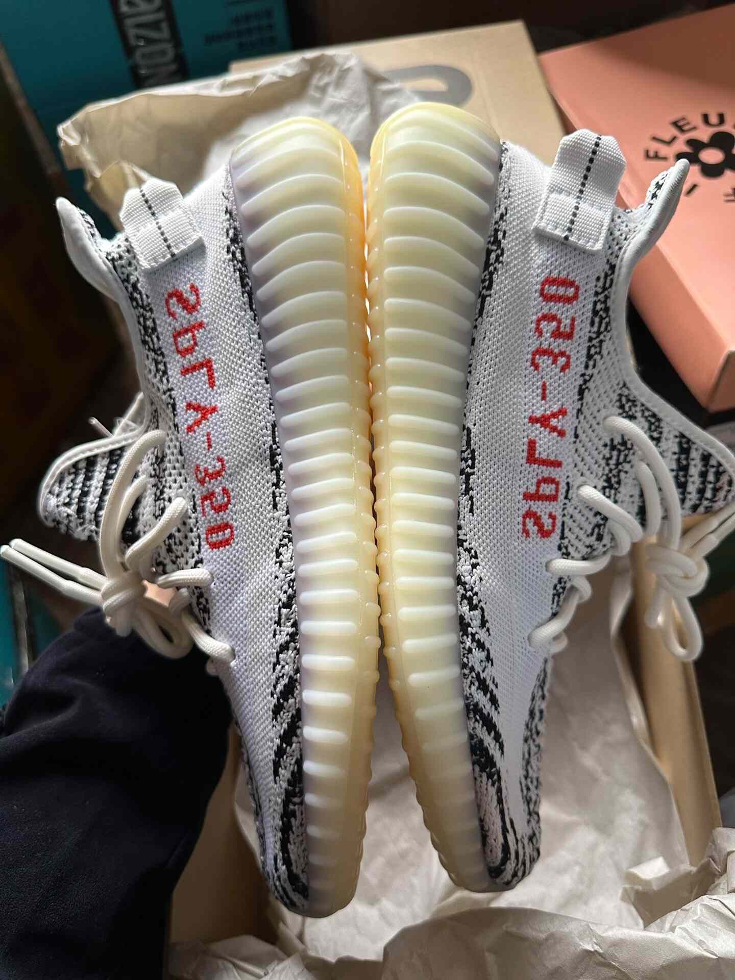 Adidas Adidas YEEZY350 White Lowtop Sneakers 42 Men Size US 9 / EU 42 - 3 Thumbnail