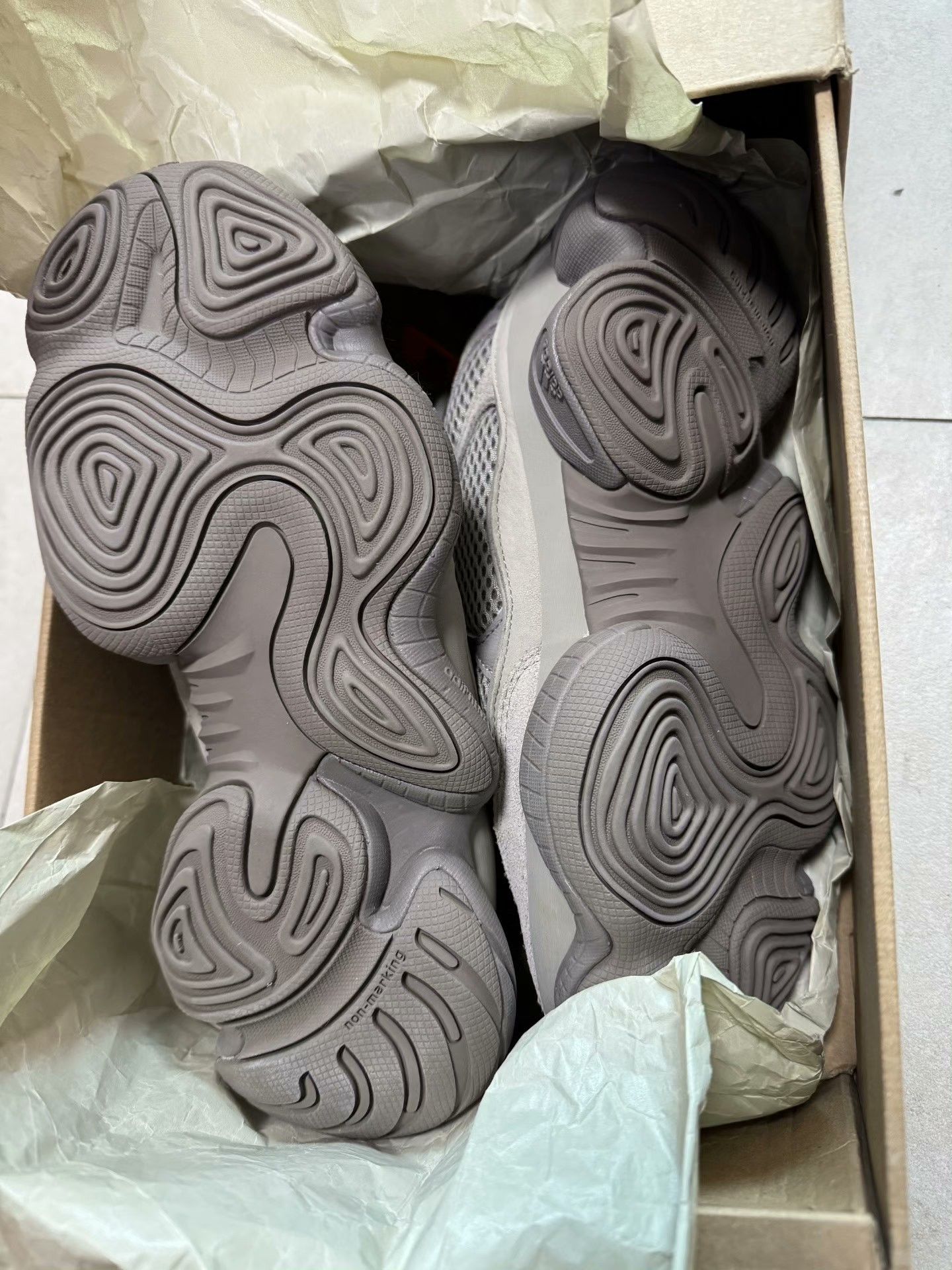 Adidas Adidas YEEZY500 Gray Lowtop Sneakers 40 Men Size US 7.5 / EU 40-41 - 9 Thumbnail