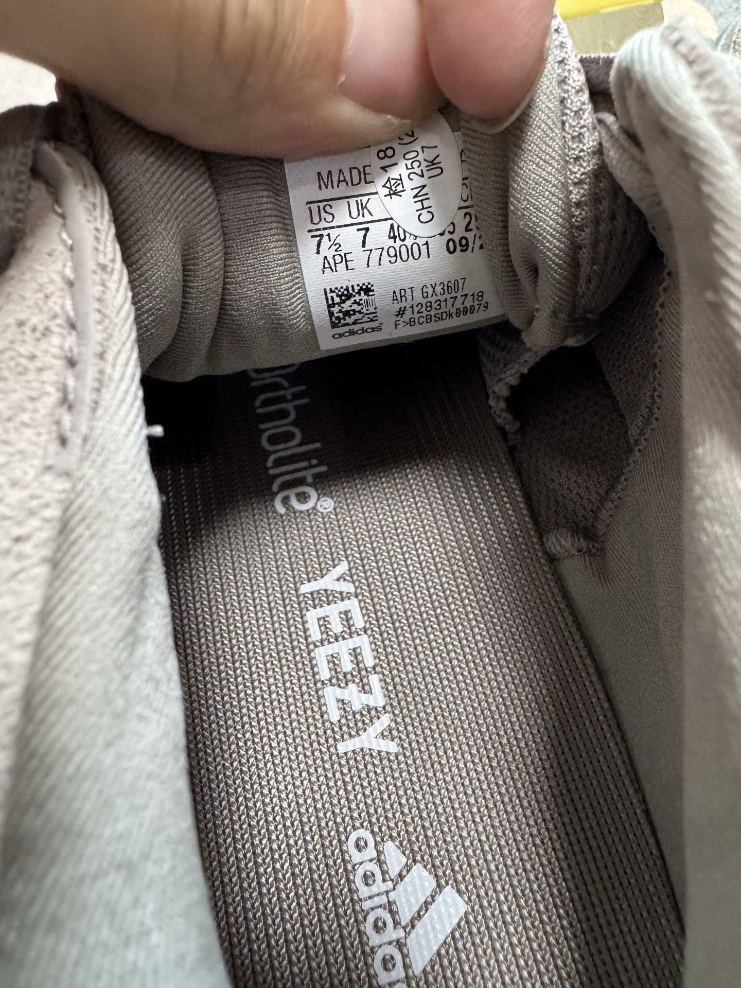 Adidas Adidas YEEZY500 Gray Lowtop Sneakers 40 Men Size US 7.5 / EU 40-41 - 4 Thumbnail