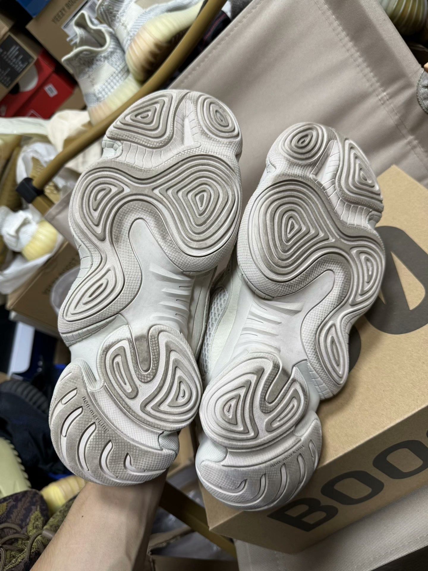 Adidas Adidas YEEZY500 White Lowtop Sneakers 9.5 Men Size US 9.5 / EU 42-43 - 9 Thumbnail