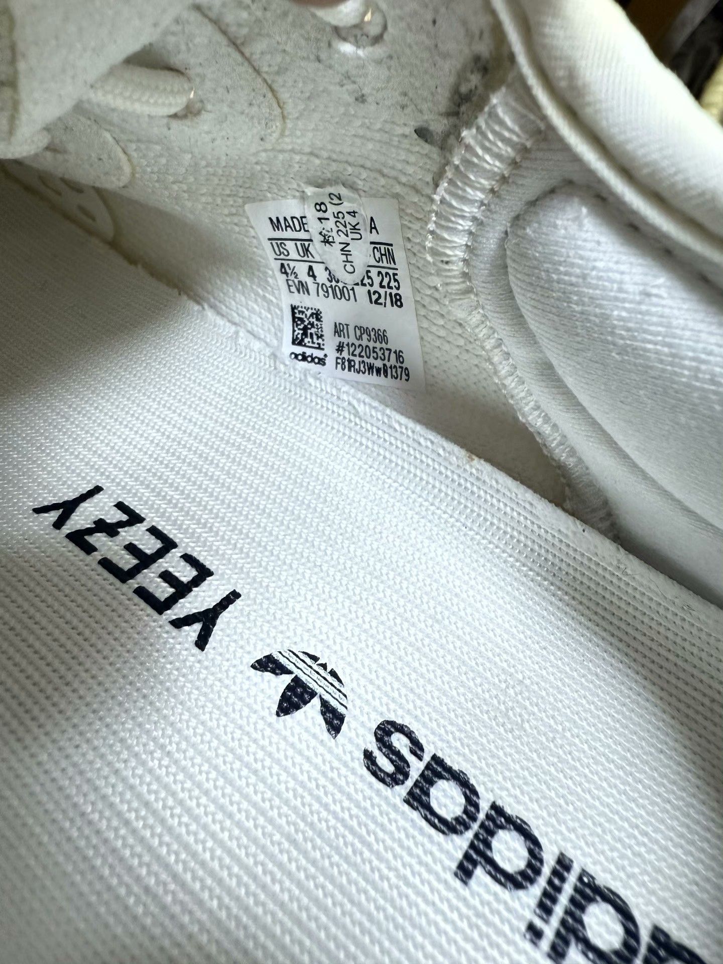 Adidas Adidas YEEZY350 White Lowtop Sneakers 36 Men Size US 5 / EU 37 - 3 Thumbnail