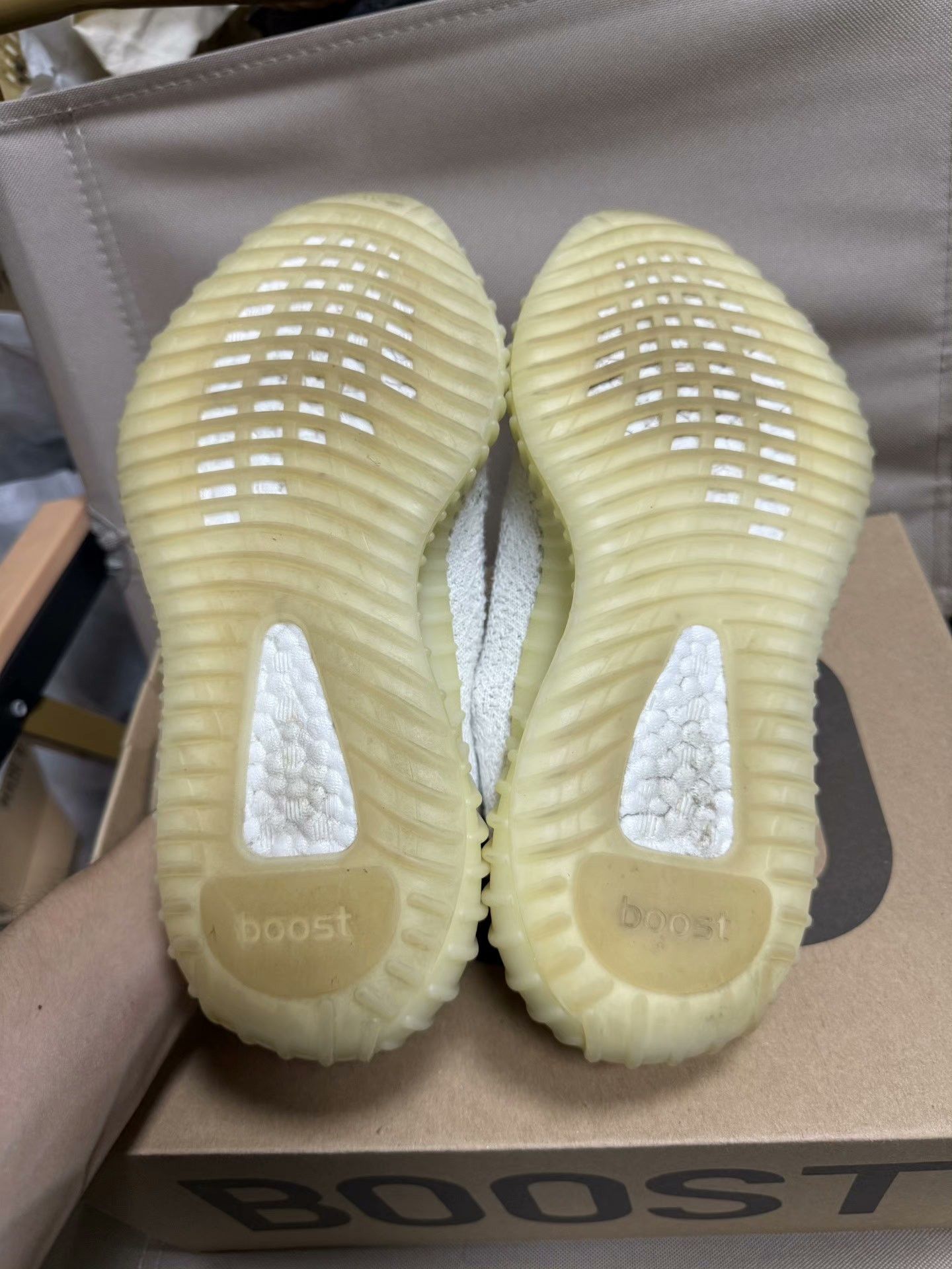 Adidas Adidas YEEZY350 White Lowtop Sneakers 36 Men Size US 5 / EU 37 - 4 Thumbnail