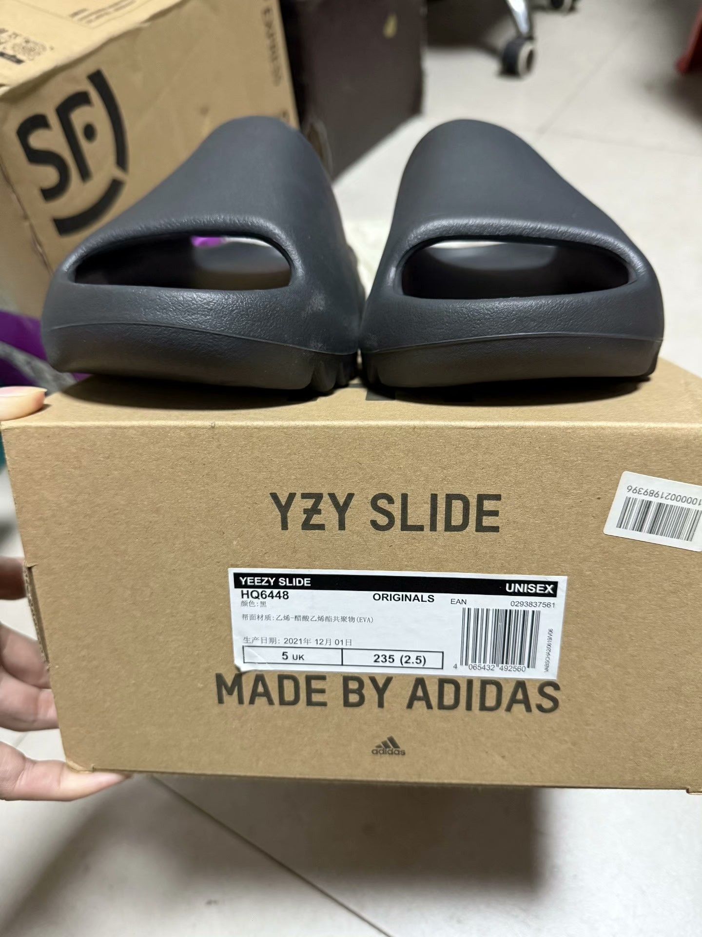 Yeezy Yeezy Black Lowtop Sneakers 38 Men Size US 6 / EU 39 - 2 Thumbnail
