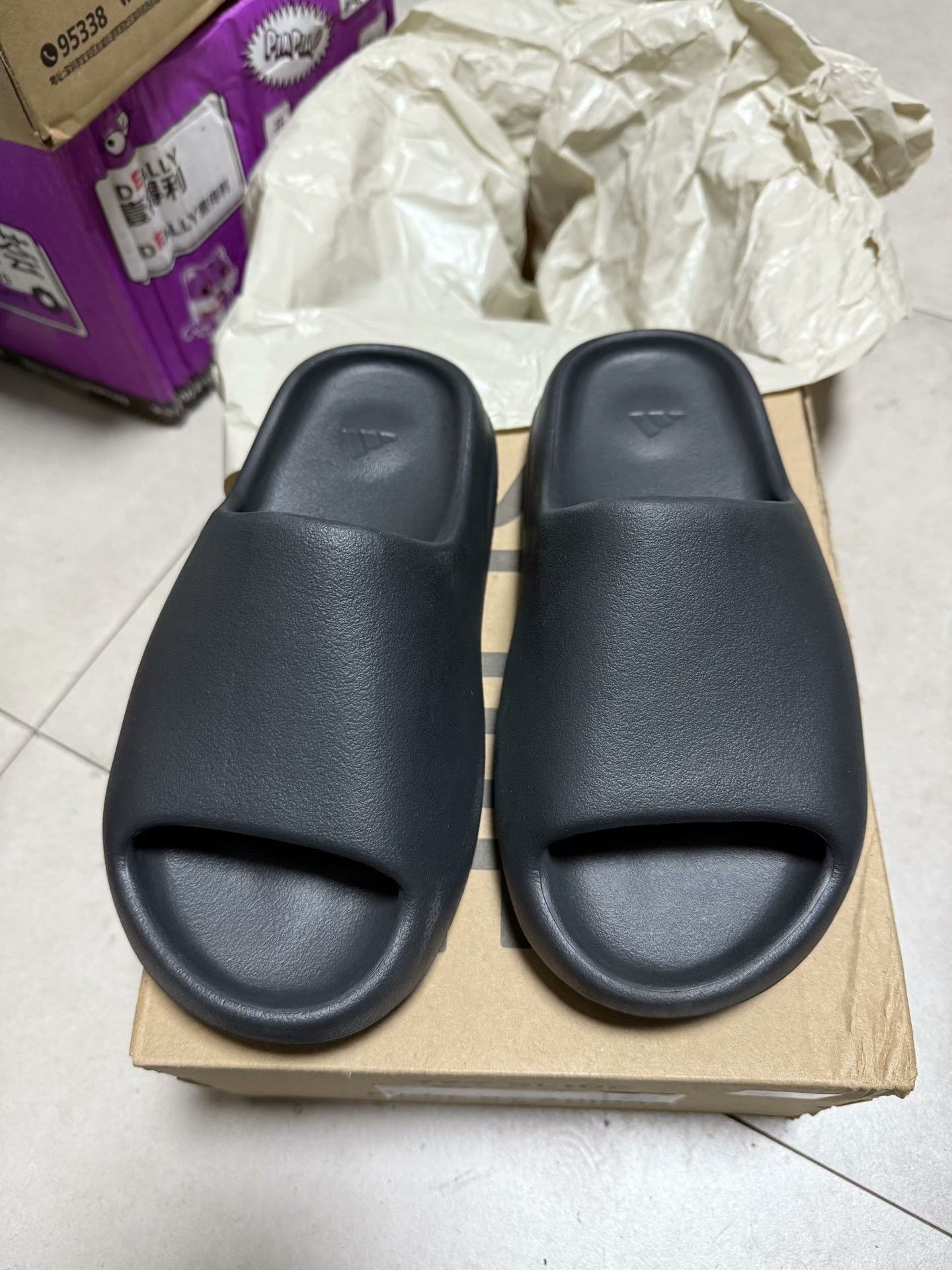 Yeezy Yeezy Black Lowtop Sneakers 38 Men Size US 6 / EU 39 - 3 Thumbnail