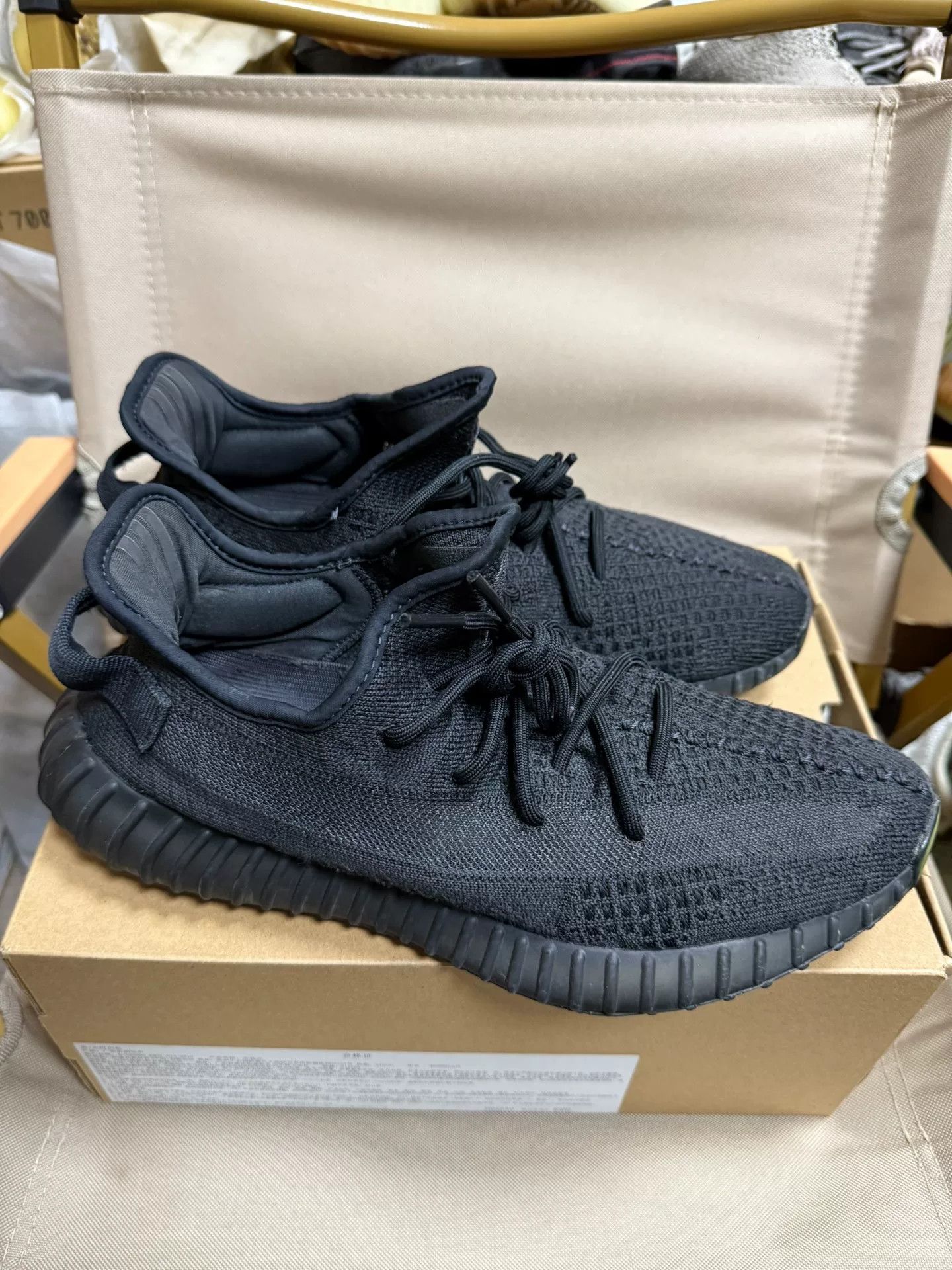Adidas Adidas YEEZY350 Black Lowtop Sneakers 10 Men Size US 10 / EU 43 - 5 Thumbnail