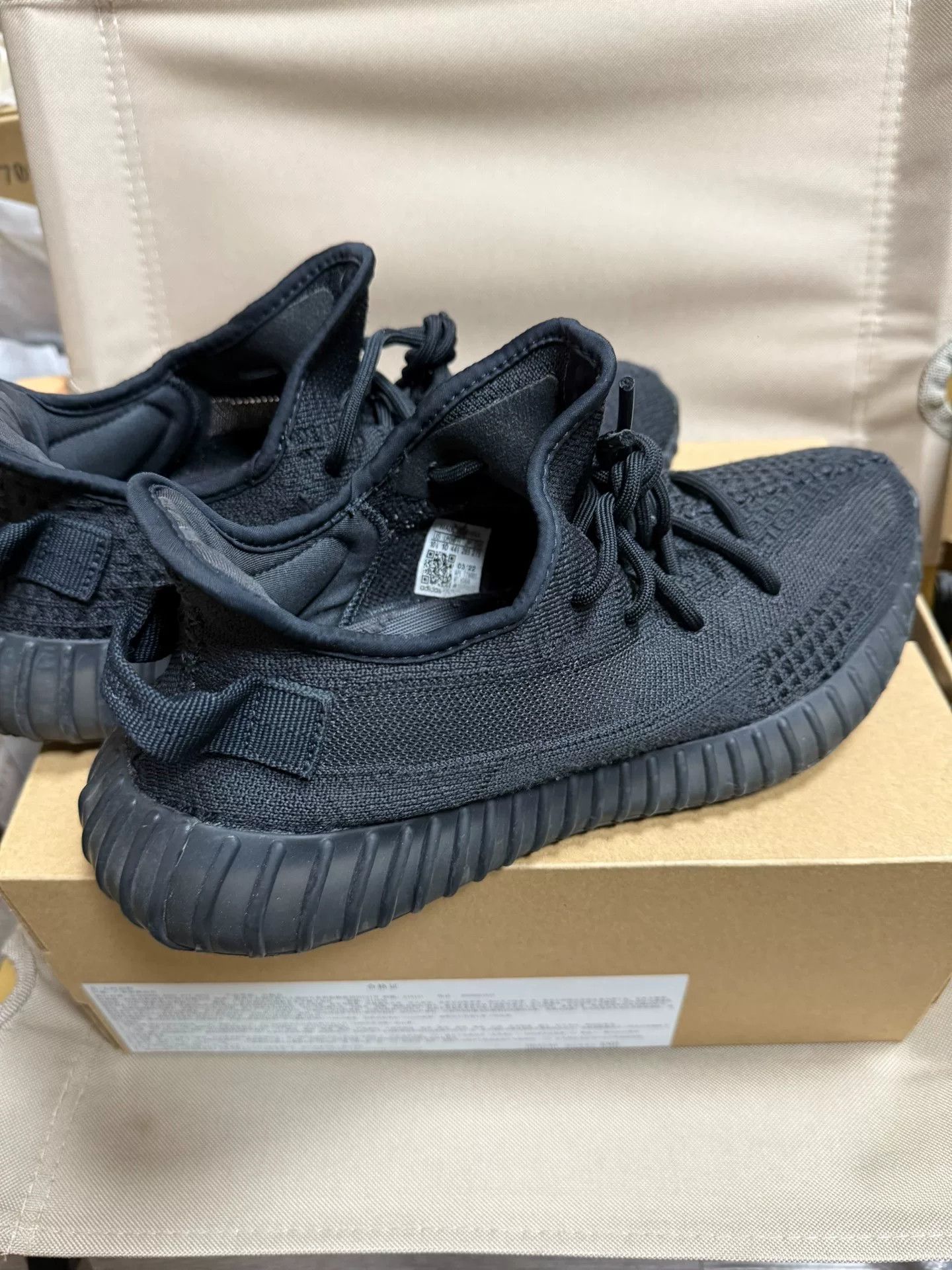 Adidas Adidas YEEZY350 Black Lowtop Sneakers 10 Men Size US 10 / EU 43 - 4 Thumbnail