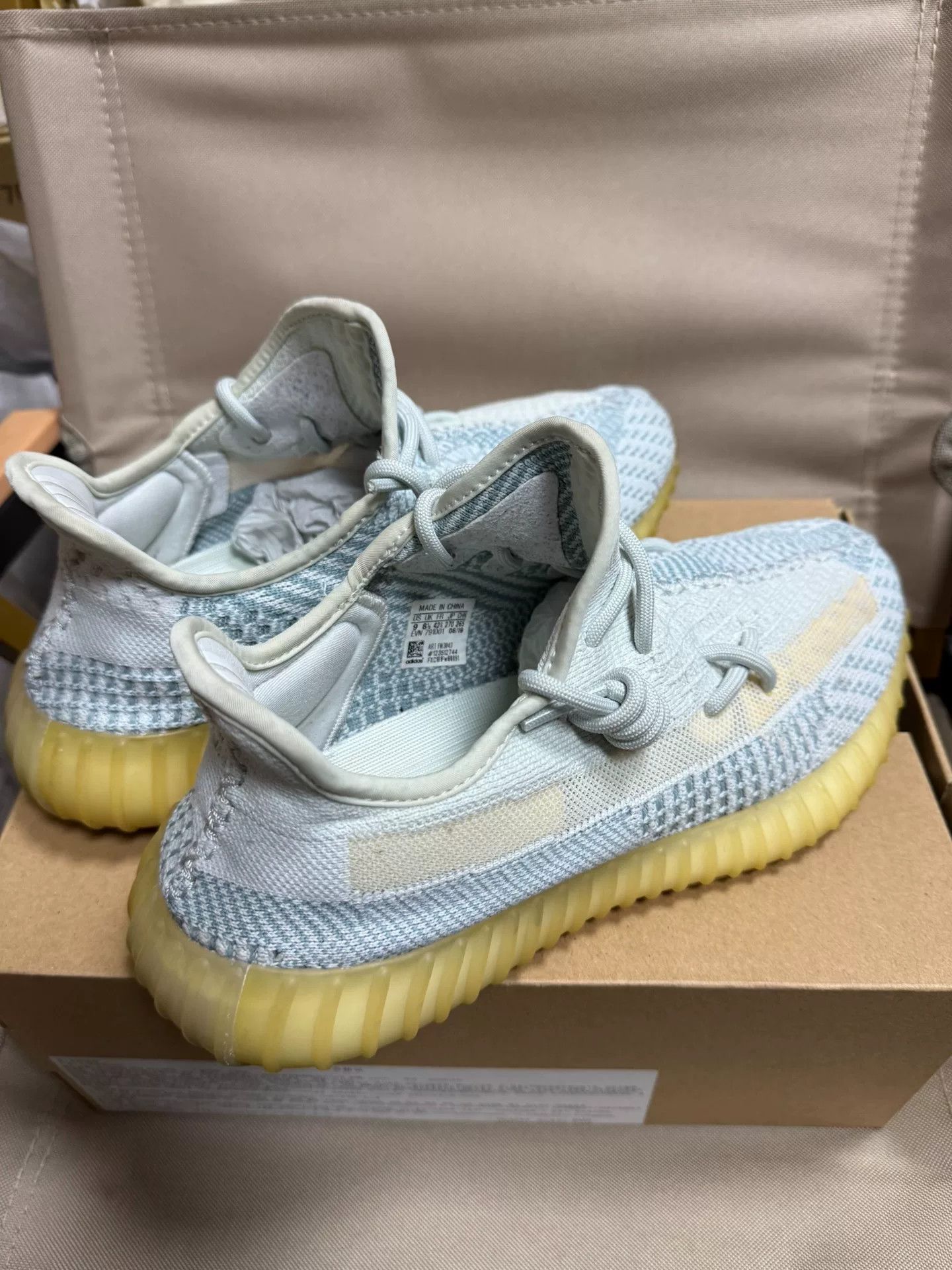Adidas Adidas YEEZY350 White Lowtop Sneakers 42 Men Size US 9 / EU 42 - 4 Thumbnail